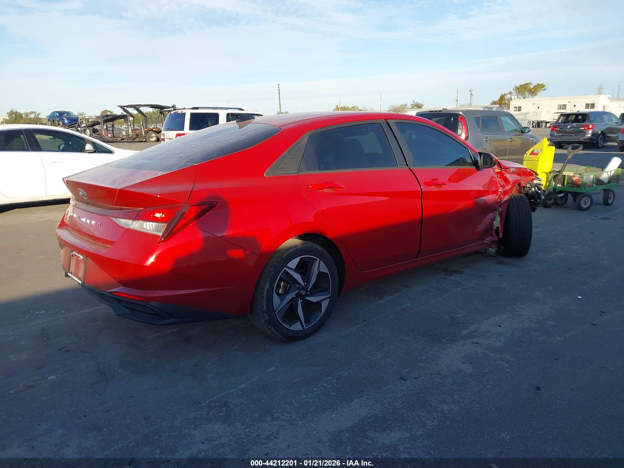 HYUNDAI ELANTRA image 4