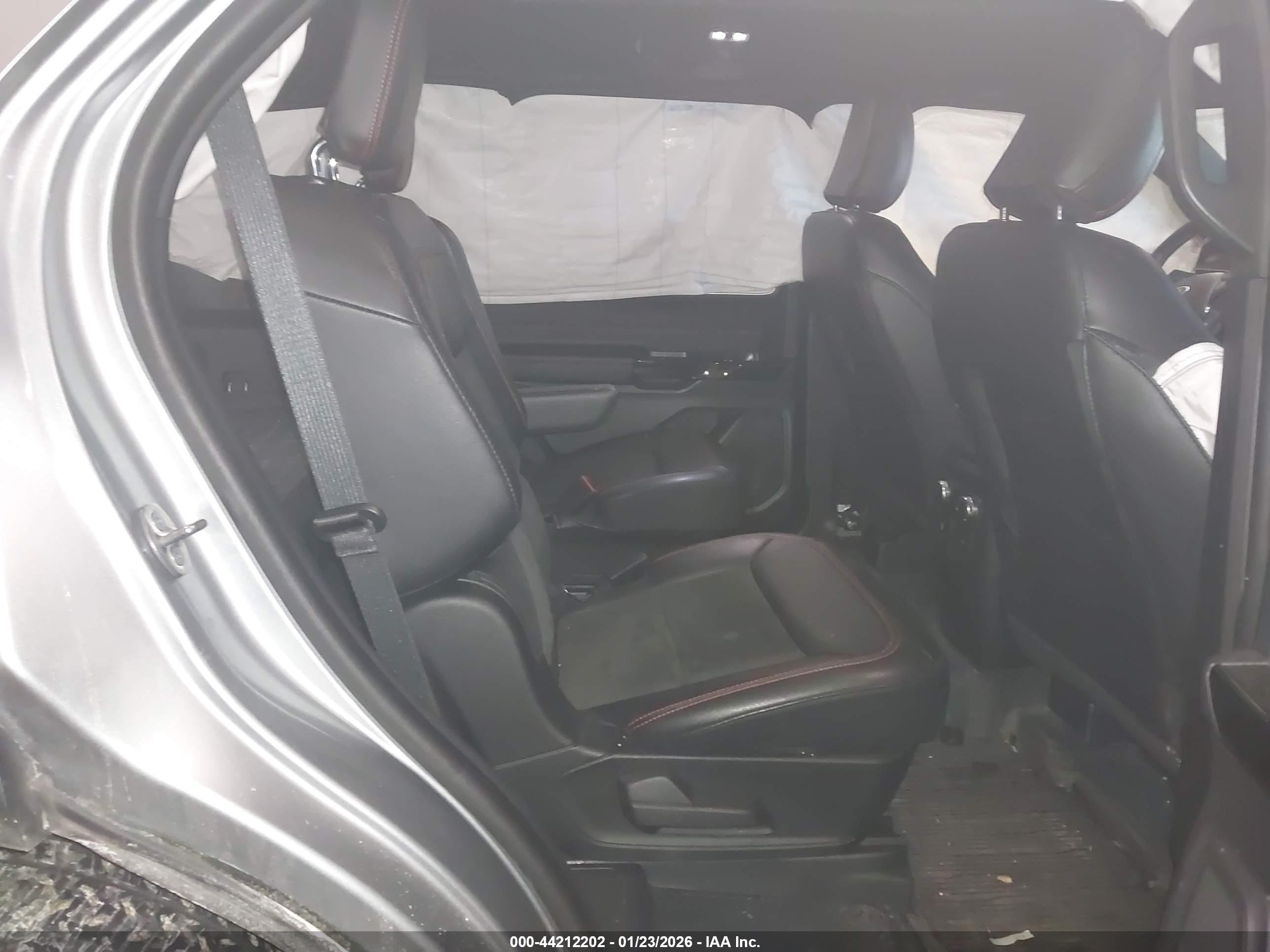 FORD EXPLORER image 8