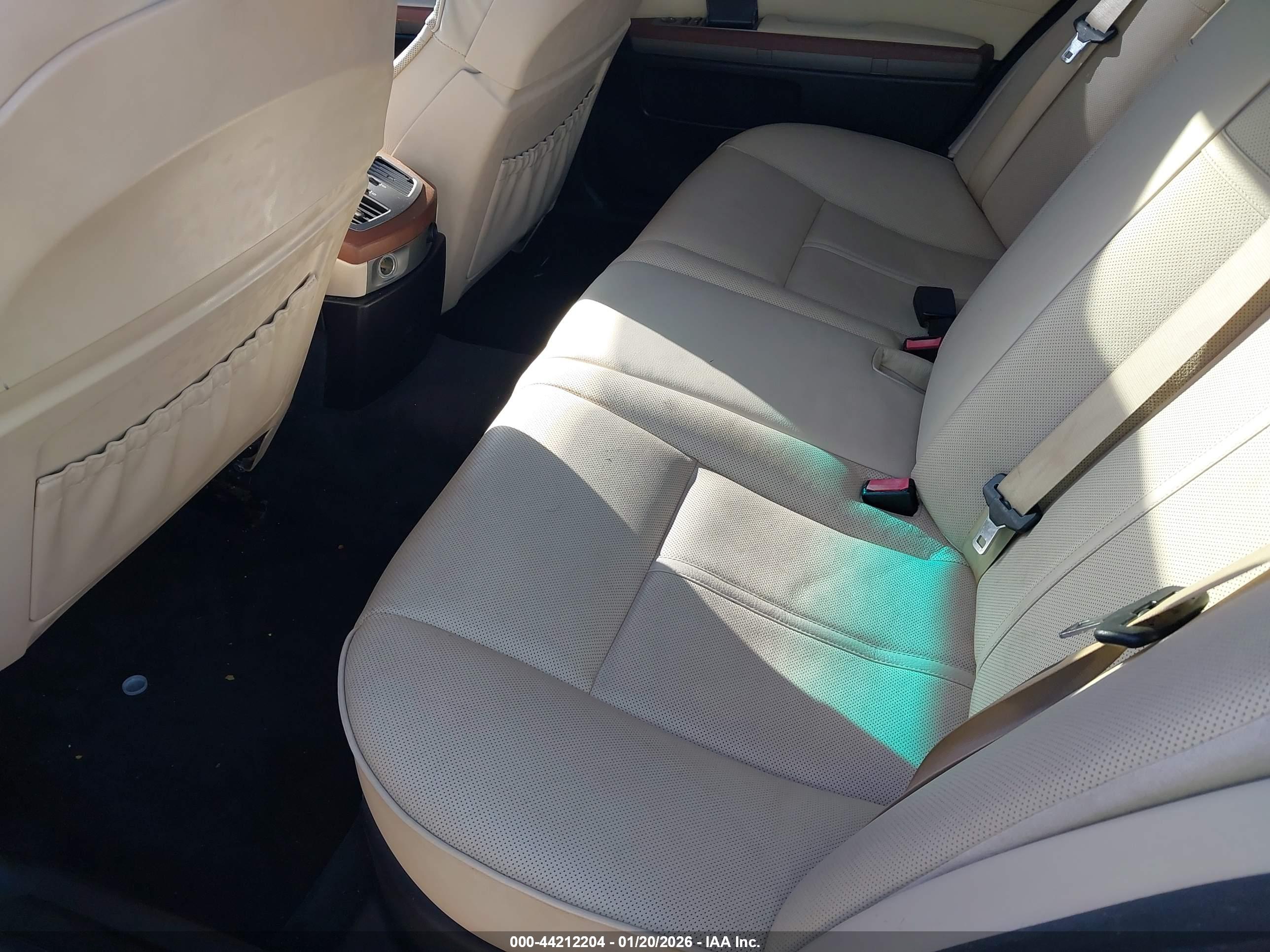 BMW 750I image 8