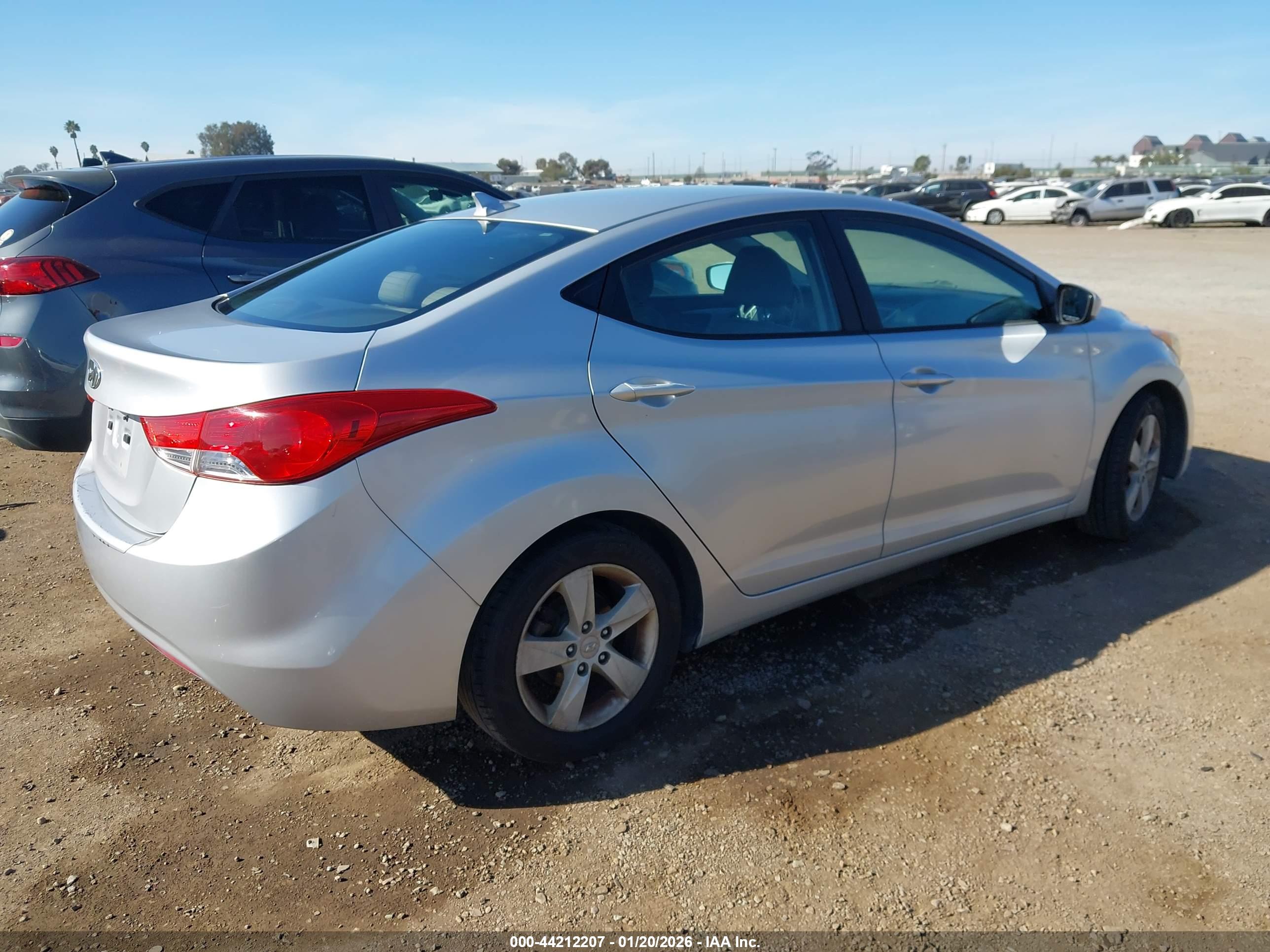 HYUNDAI ELANTRA image 4