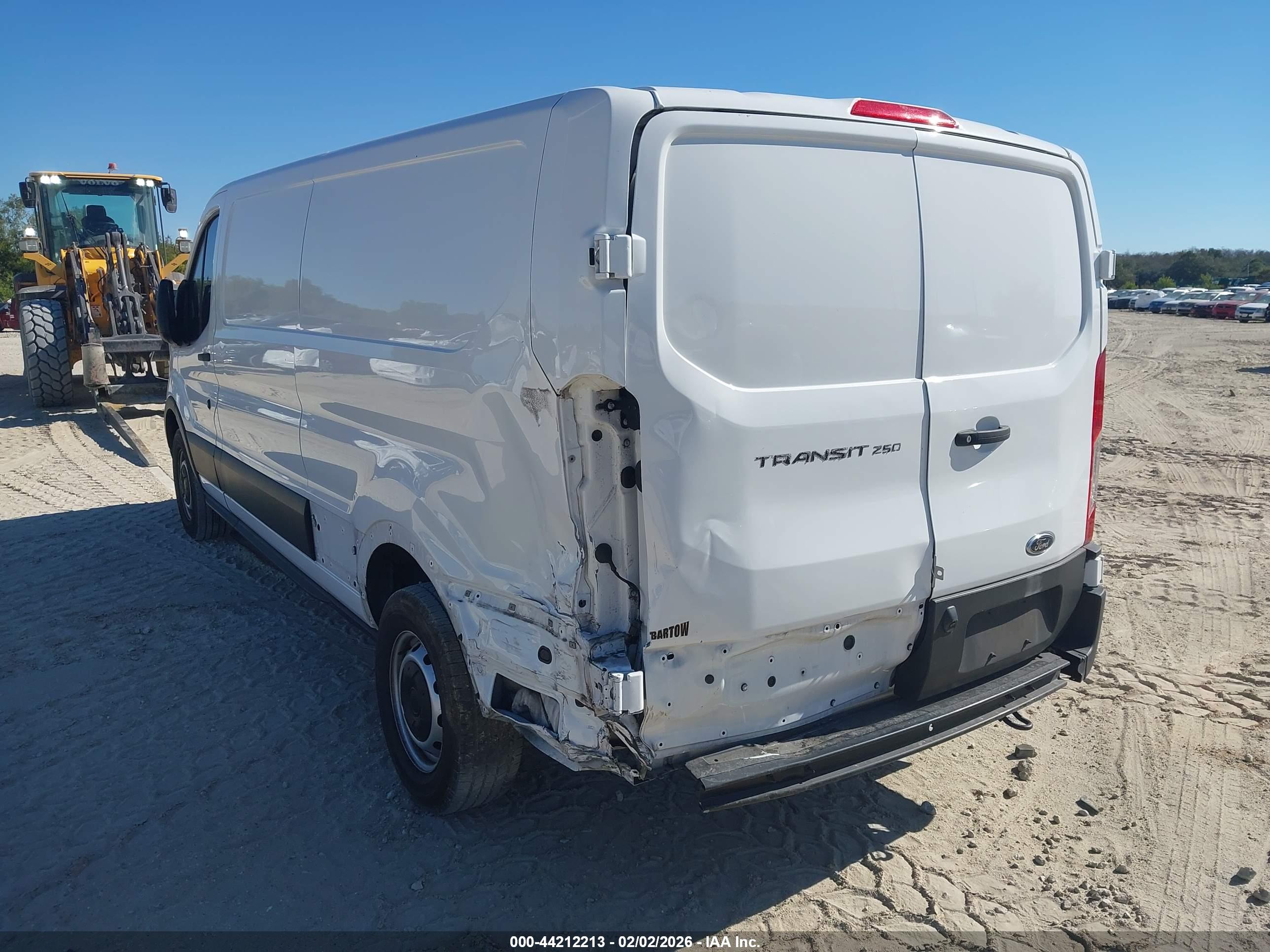 FORD TRANSIT-250 image 3