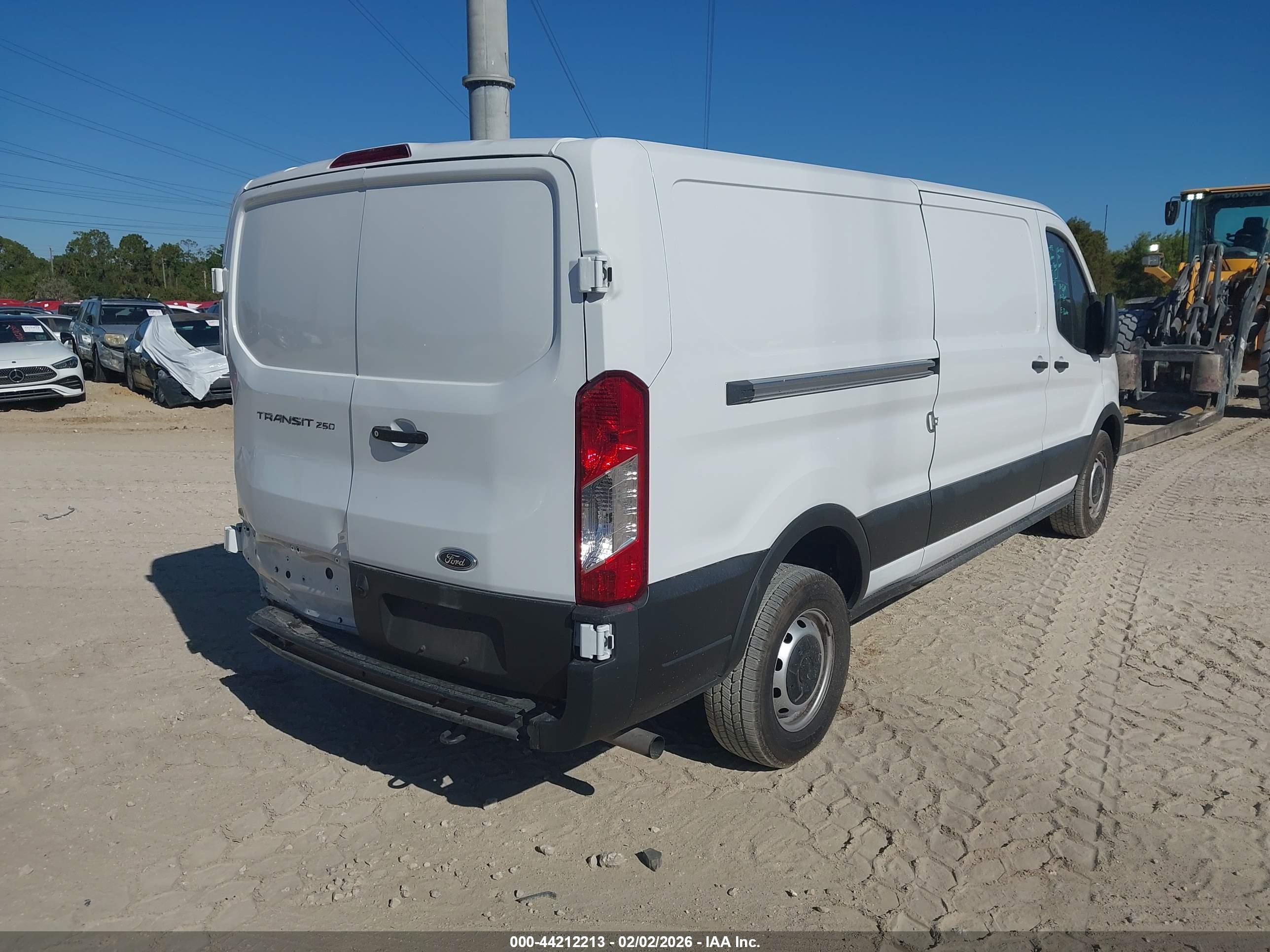FORD TRANSIT-250 image 4