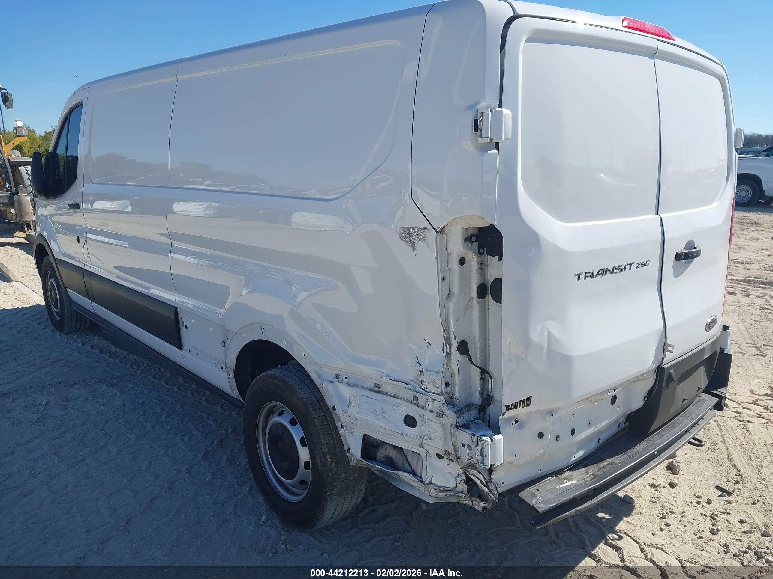 FORD TRANSIT-250 image 6