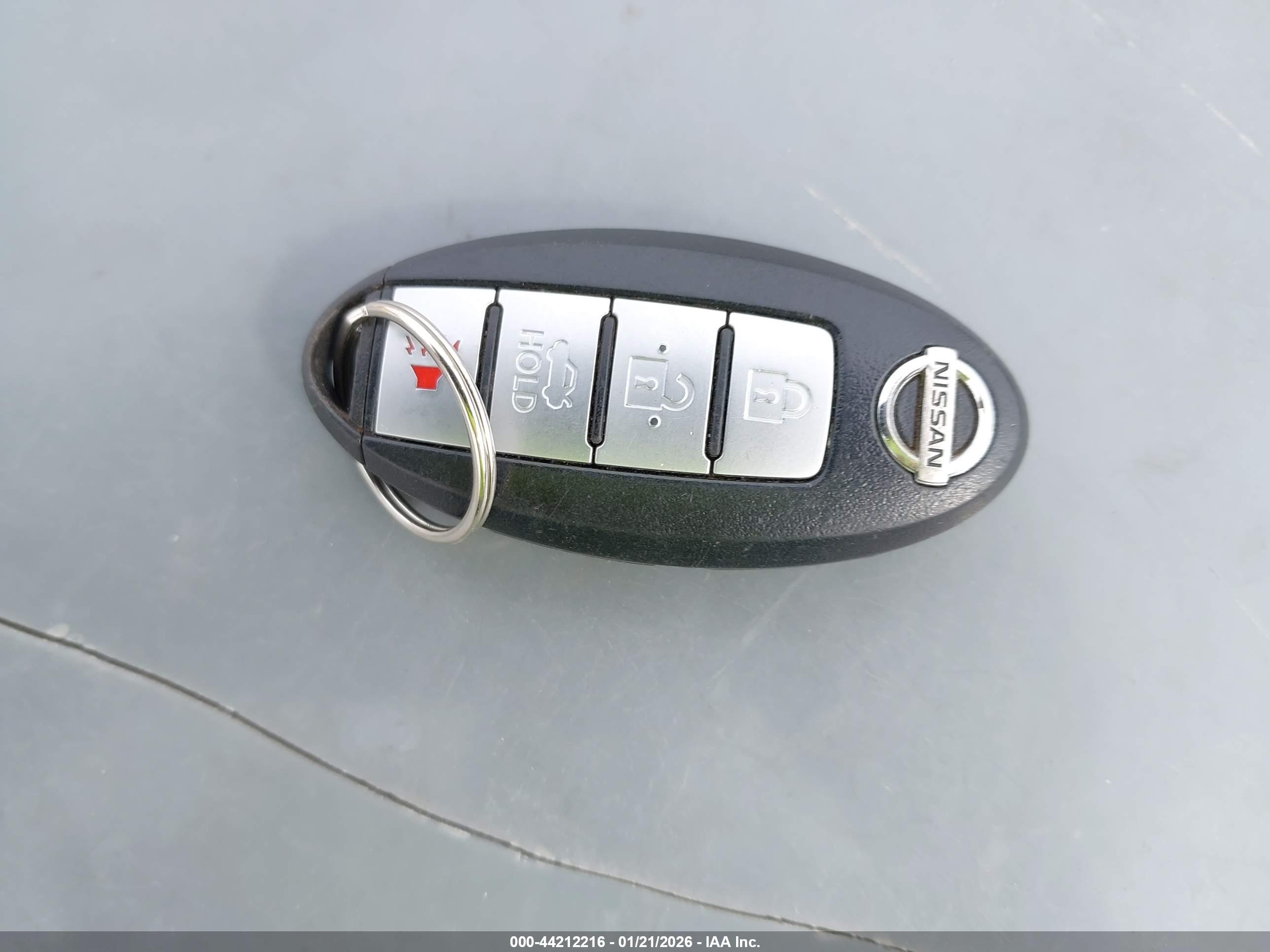NISSAN MAXIMA image 11