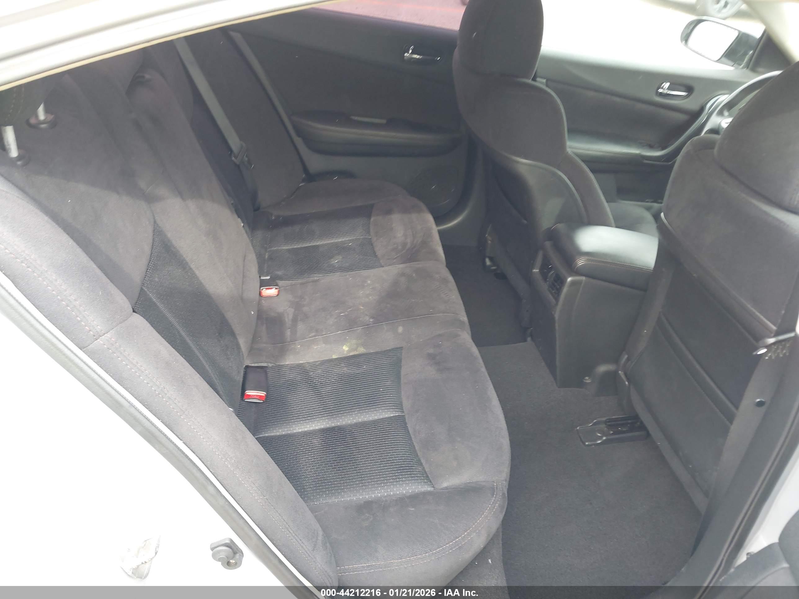 NISSAN MAXIMA image 8