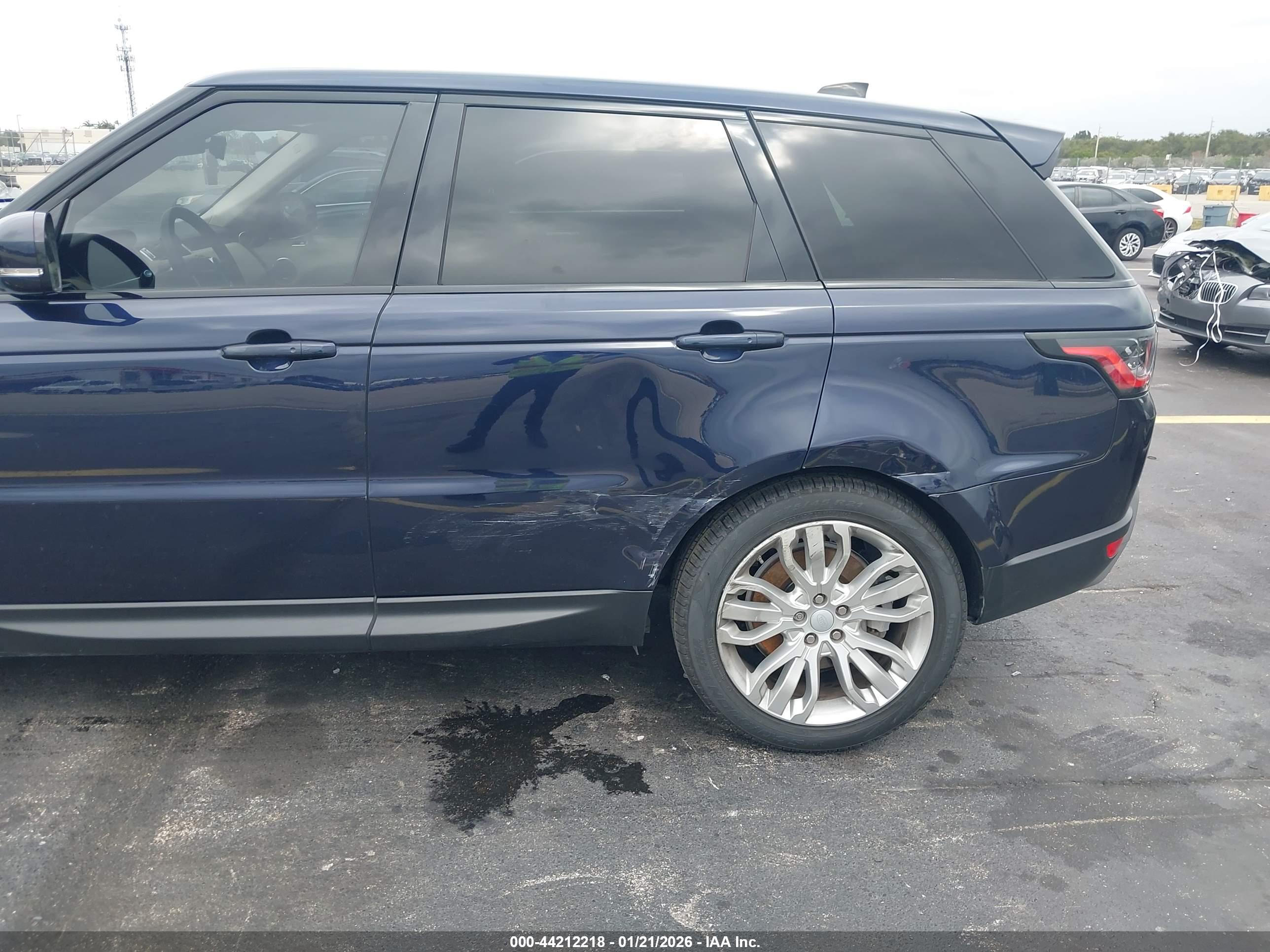 LAND ROVER image 6