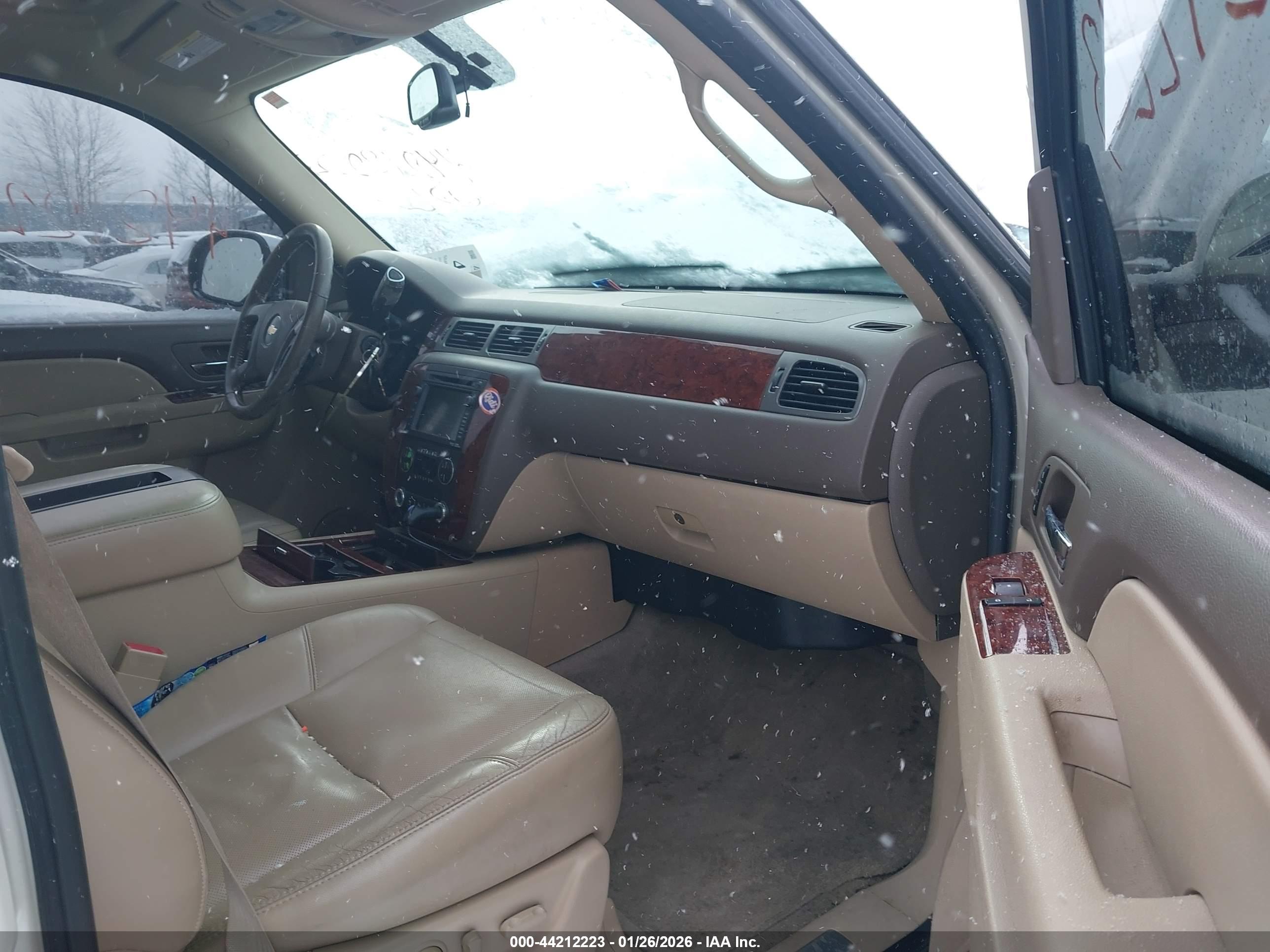 CHEVROLET TAHOE image 5