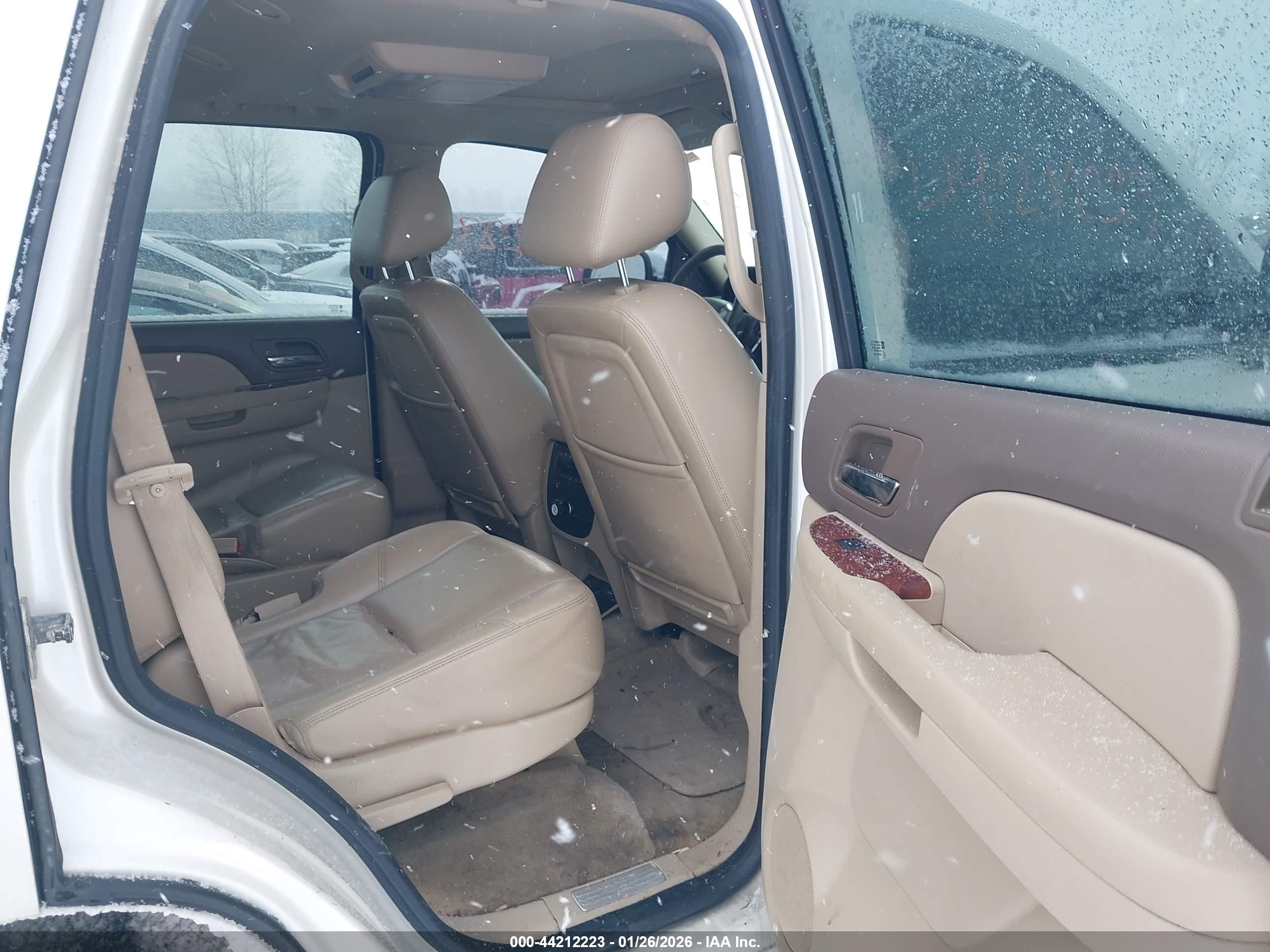 CHEVROLET TAHOE image 8