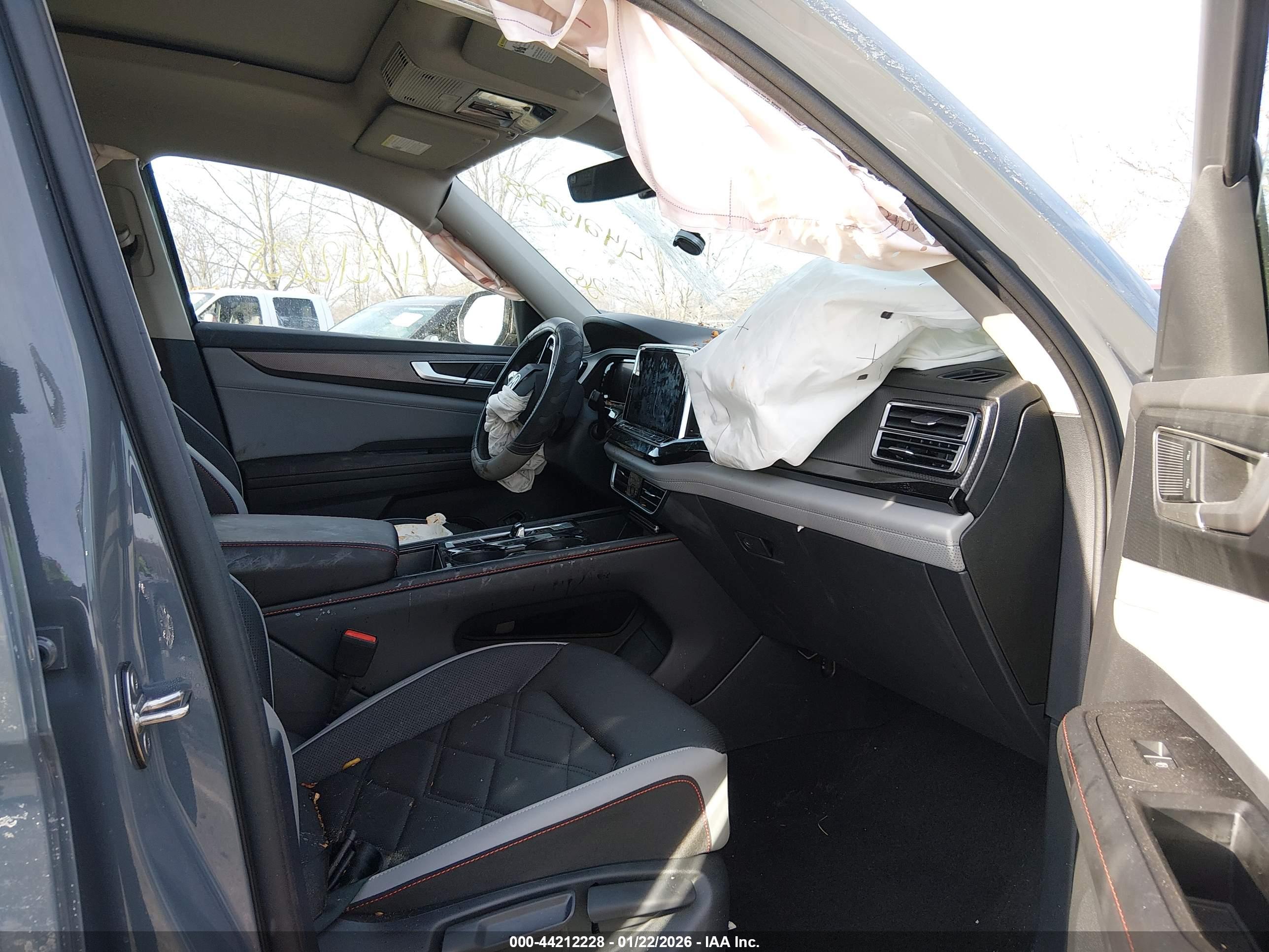 VOLKSWAGEN ATLAS image 5