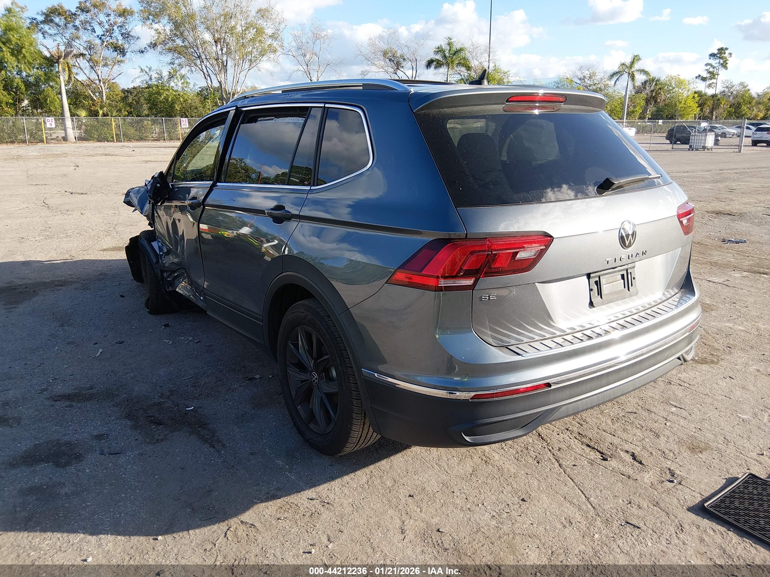 VOLKSWAGEN TIGUAN image 3