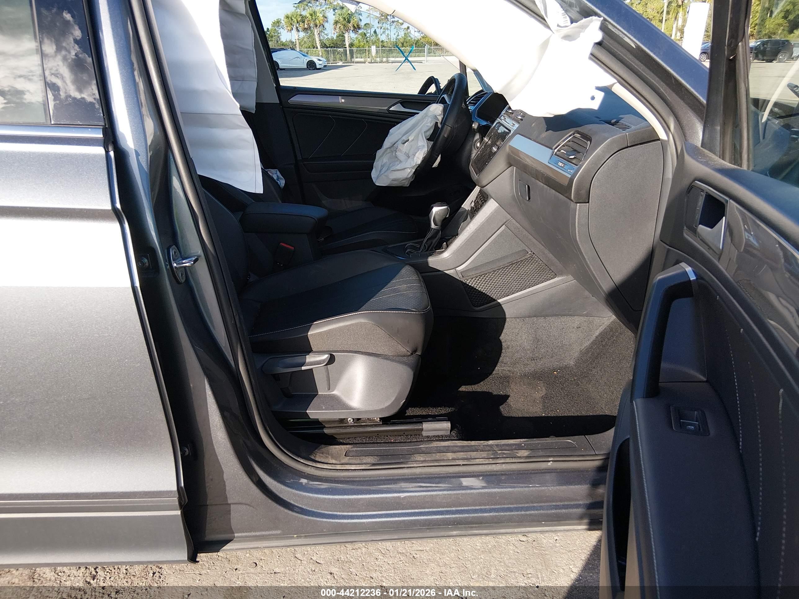 VOLKSWAGEN TIGUAN image 5