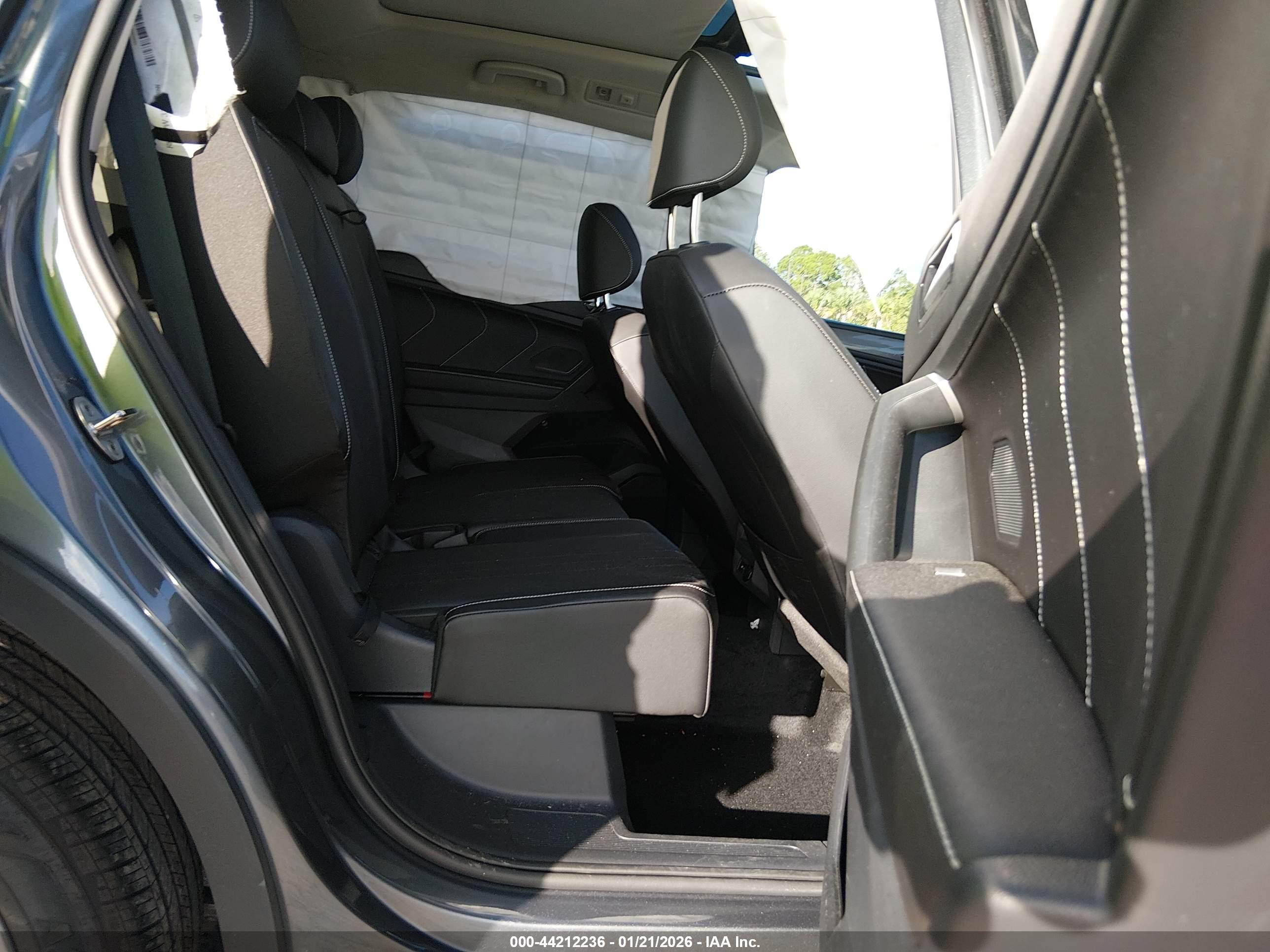 VOLKSWAGEN TIGUAN image 8