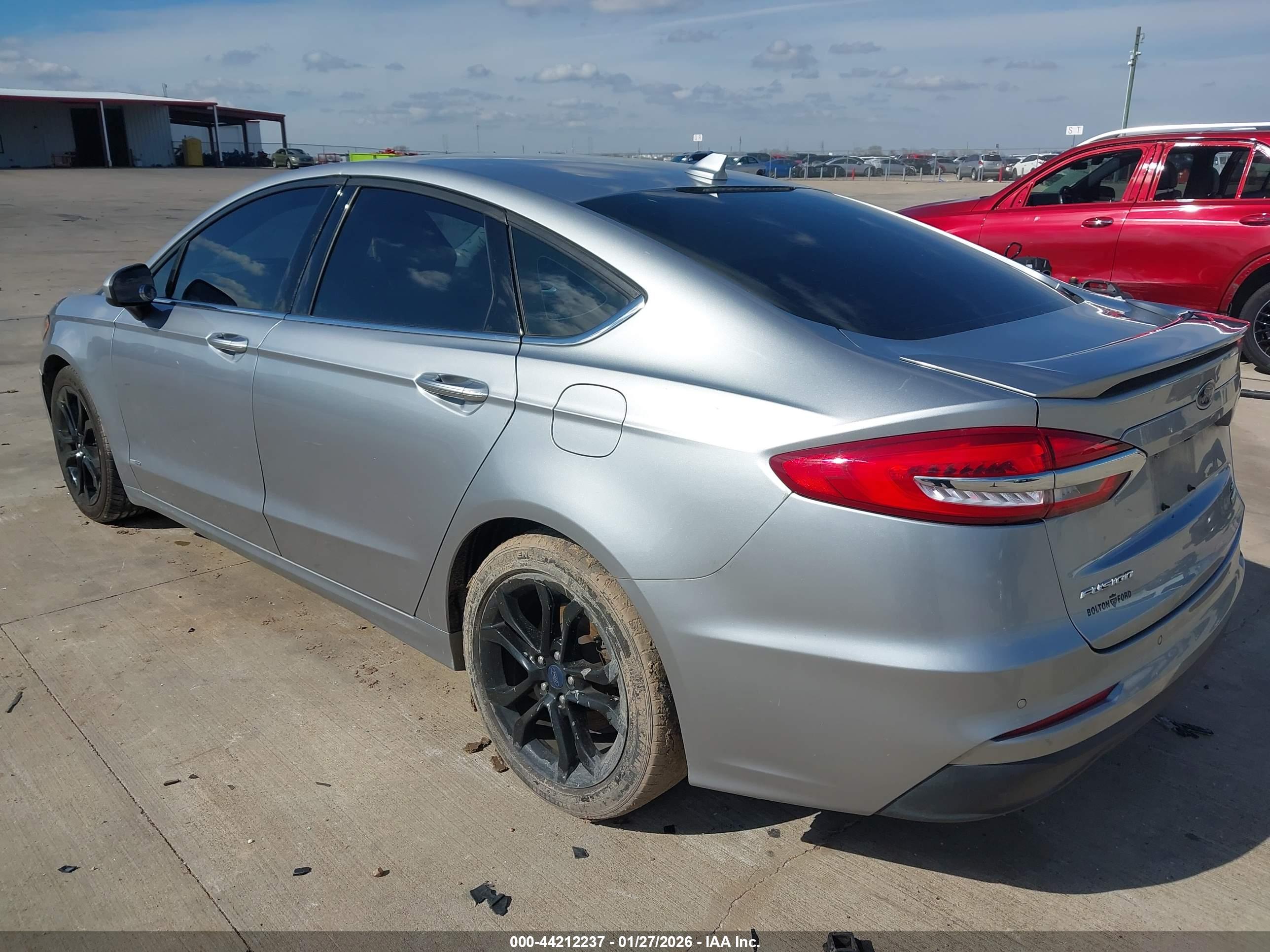 FORD FUSION image 3