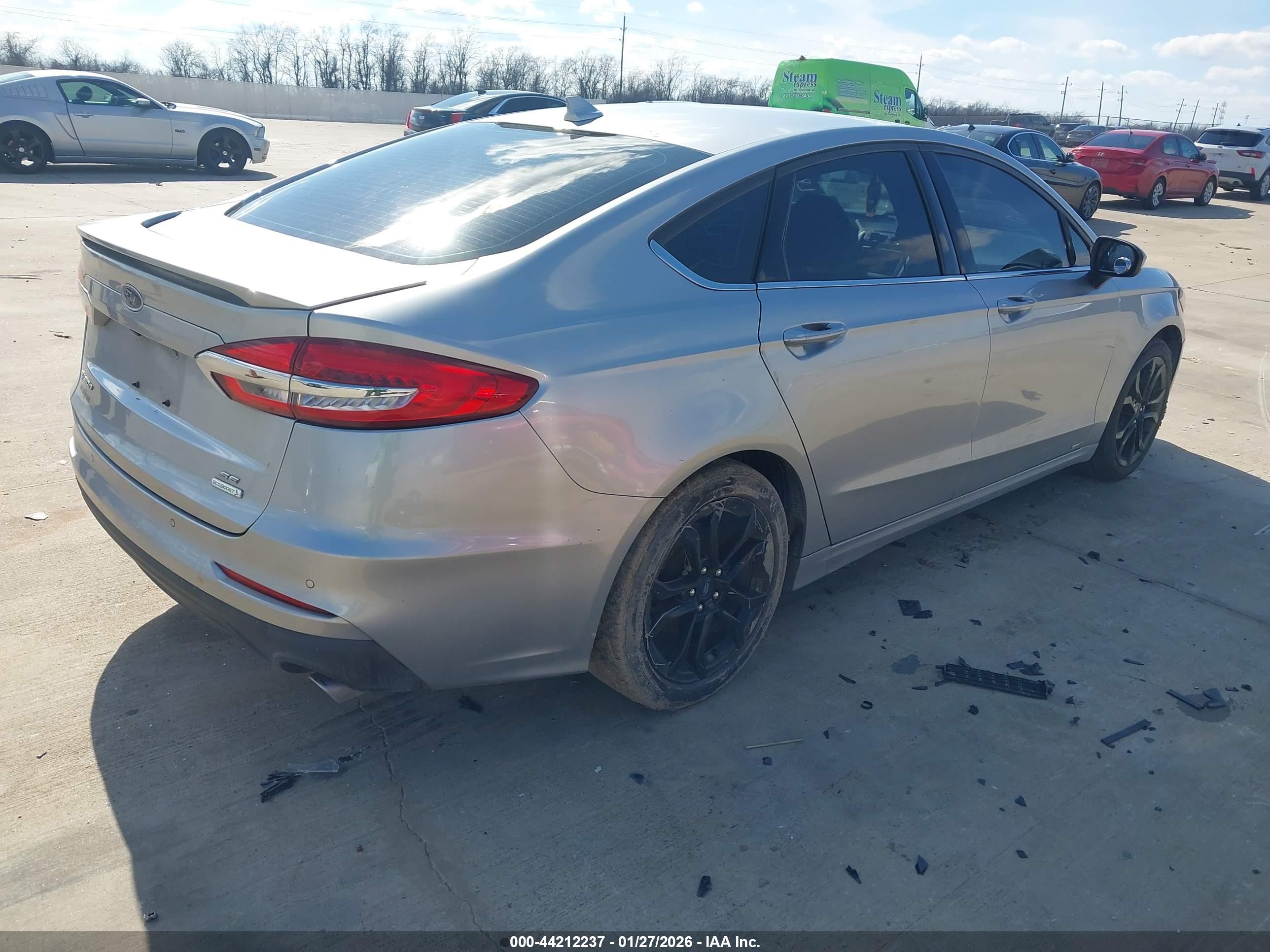 FORD FUSION image 4