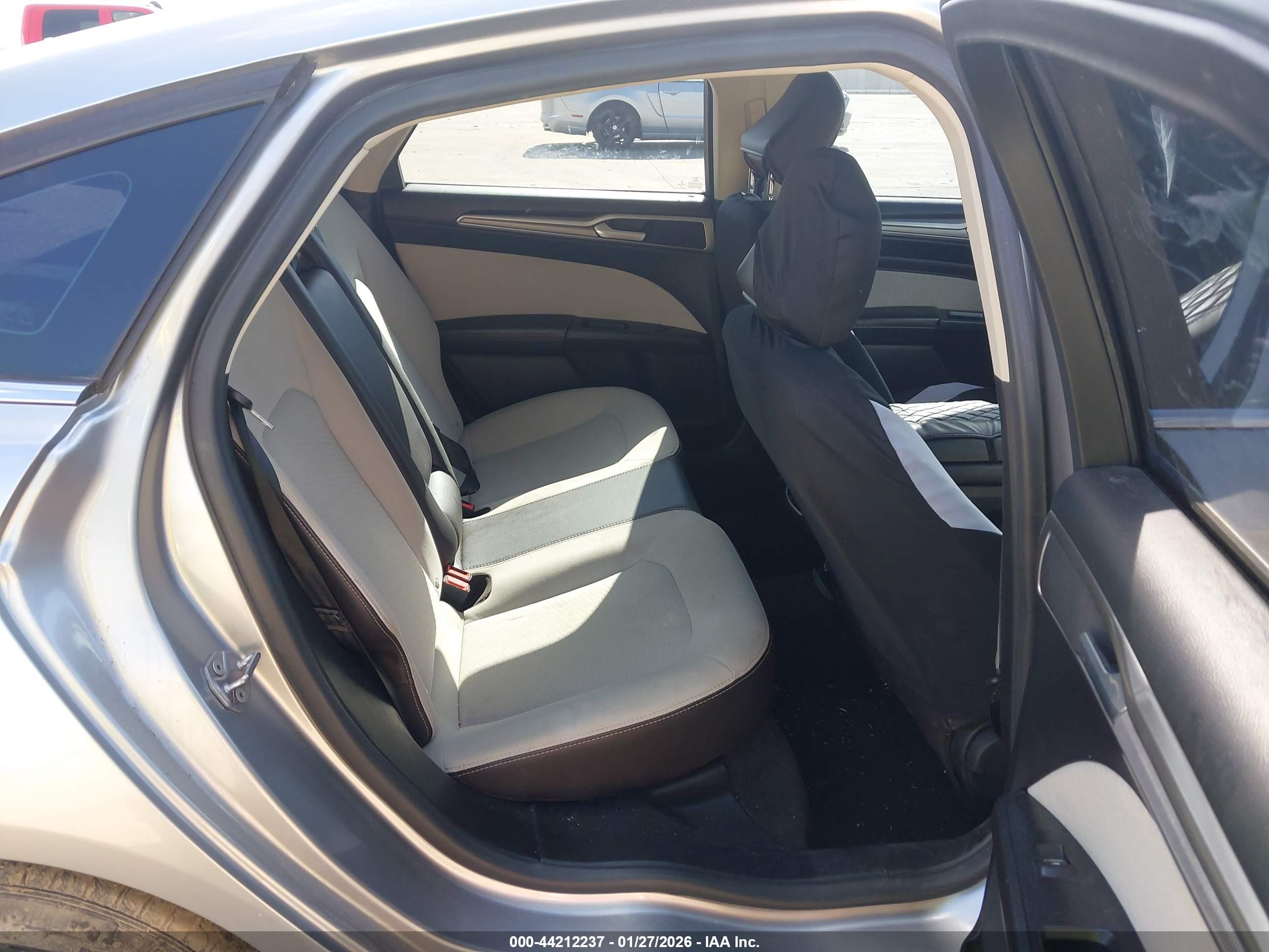 FORD FUSION image 8