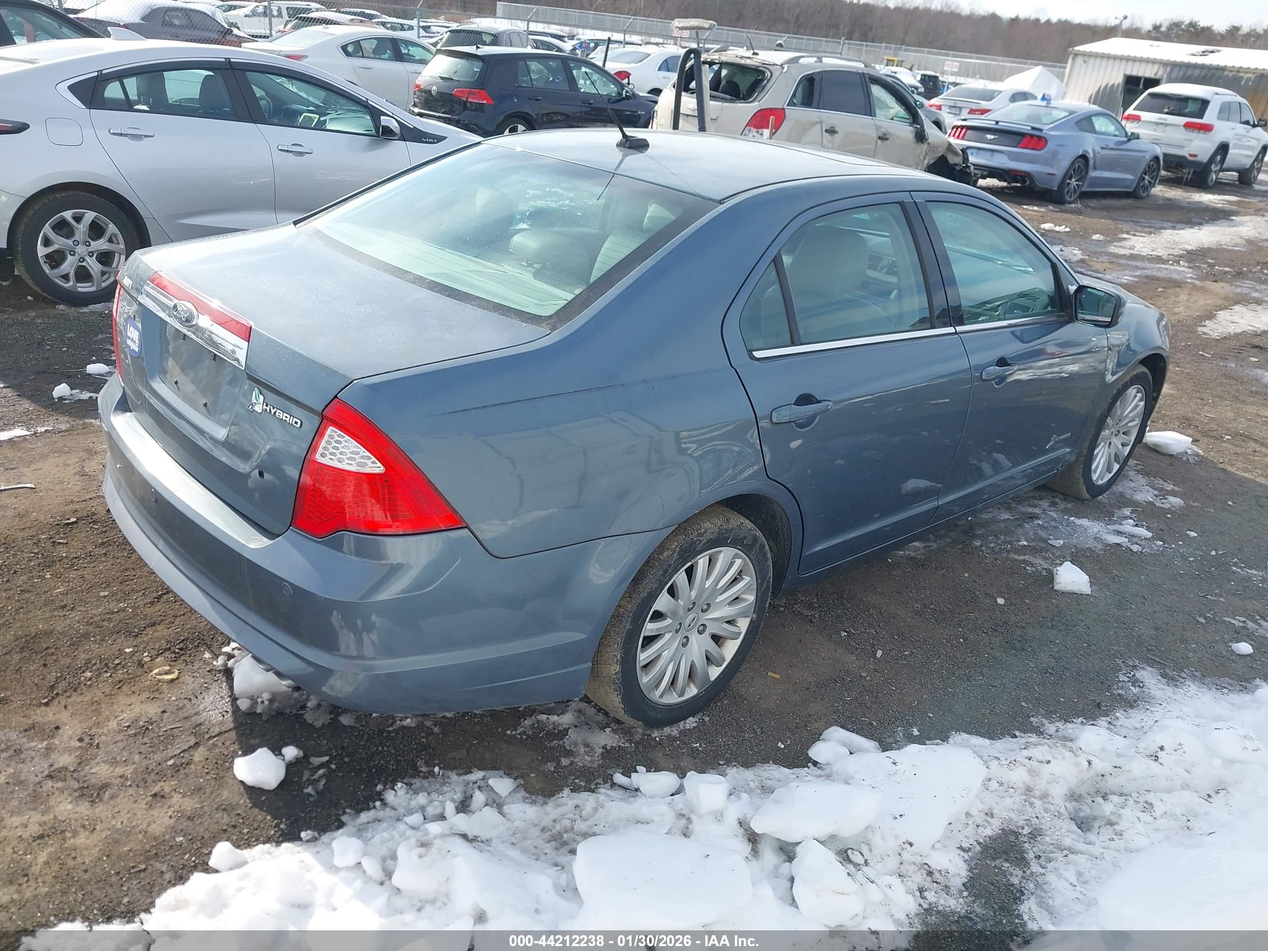 FORD FUSION image 4