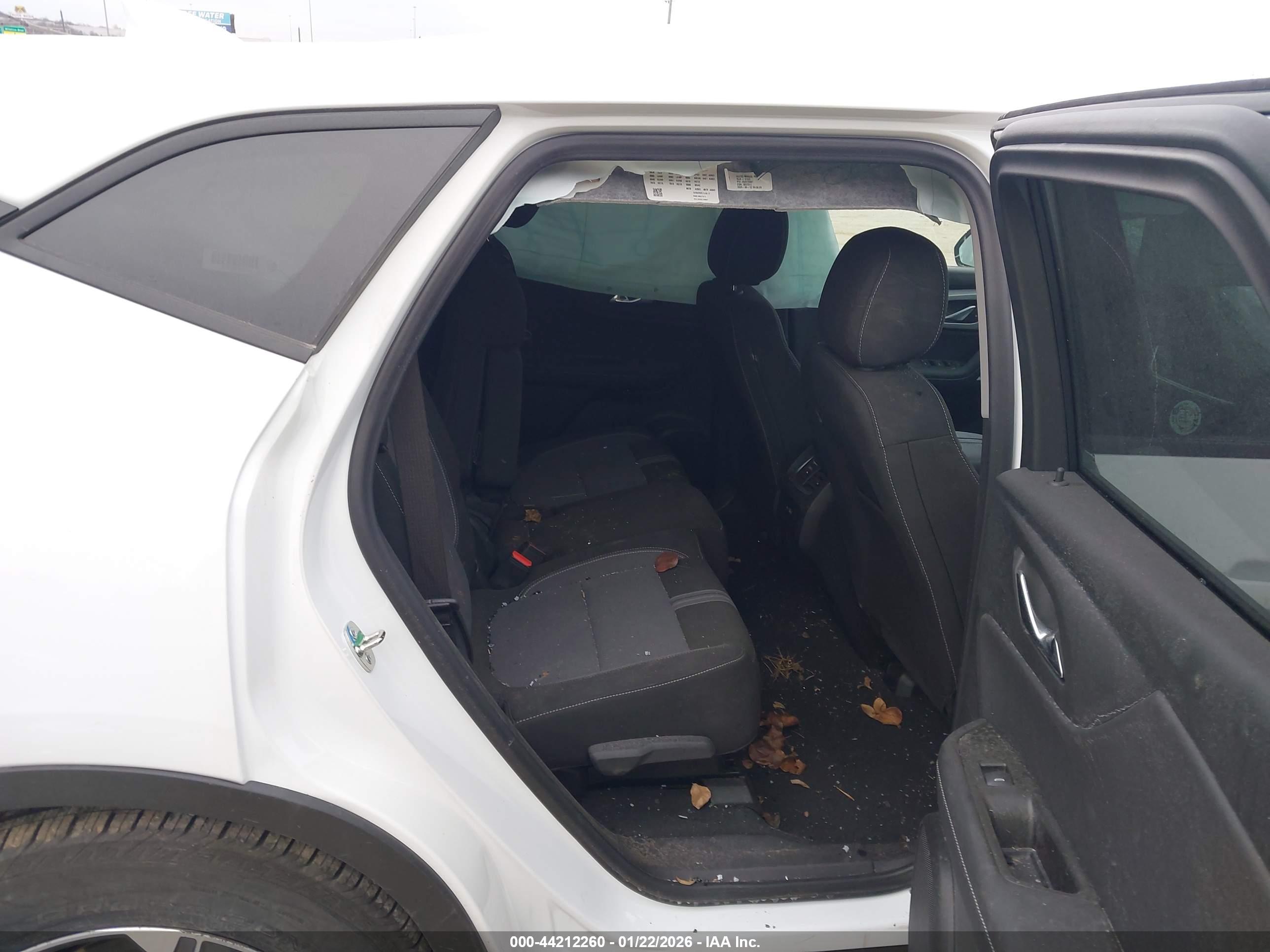 CHEVROLET BLAZER image 8