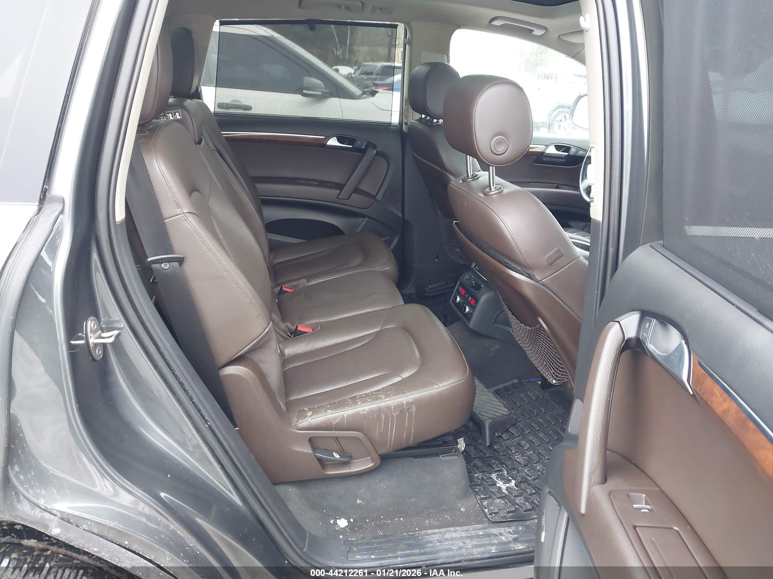 AUDI Q7 image 8