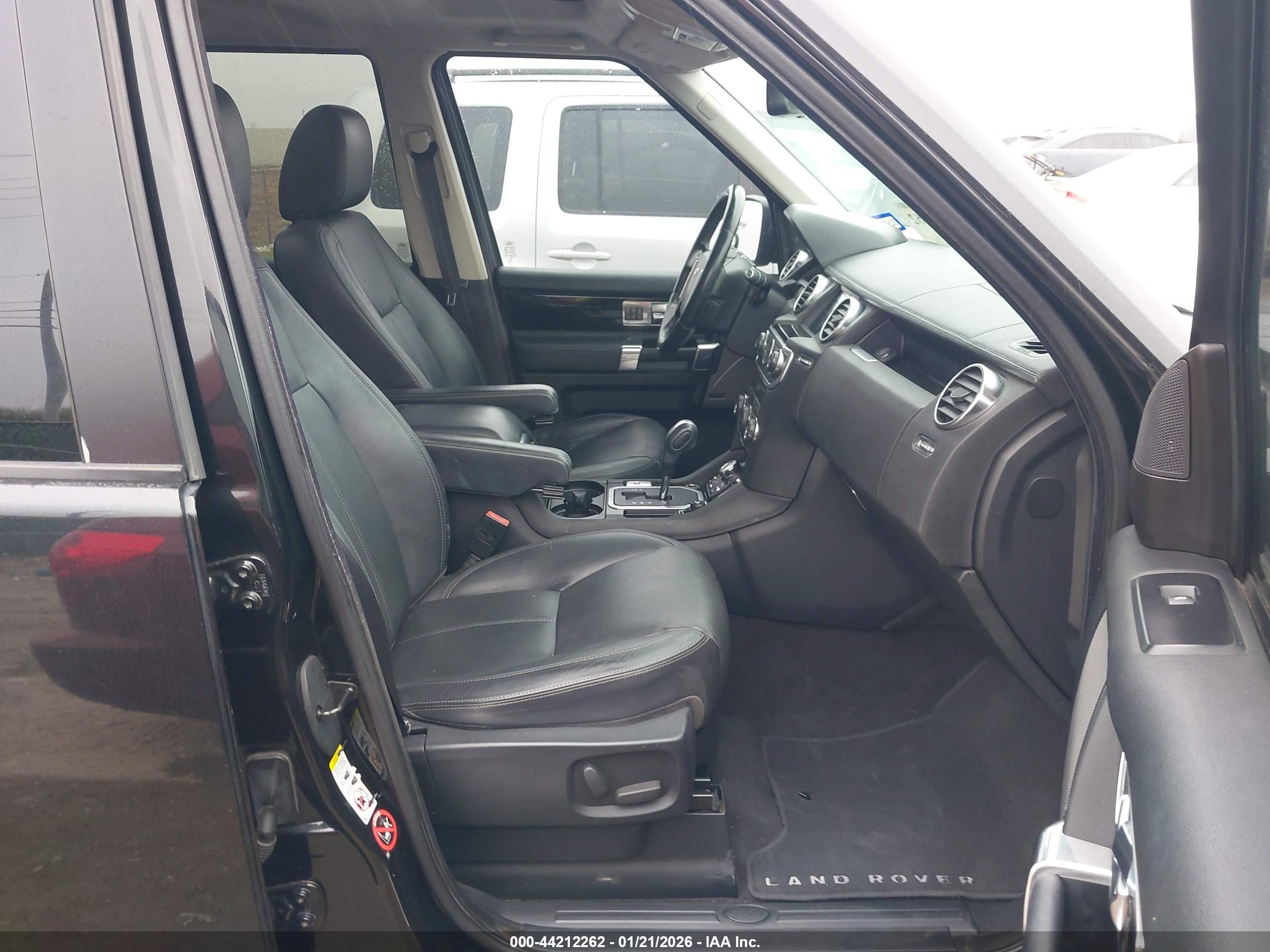 LAND ROVER image 5