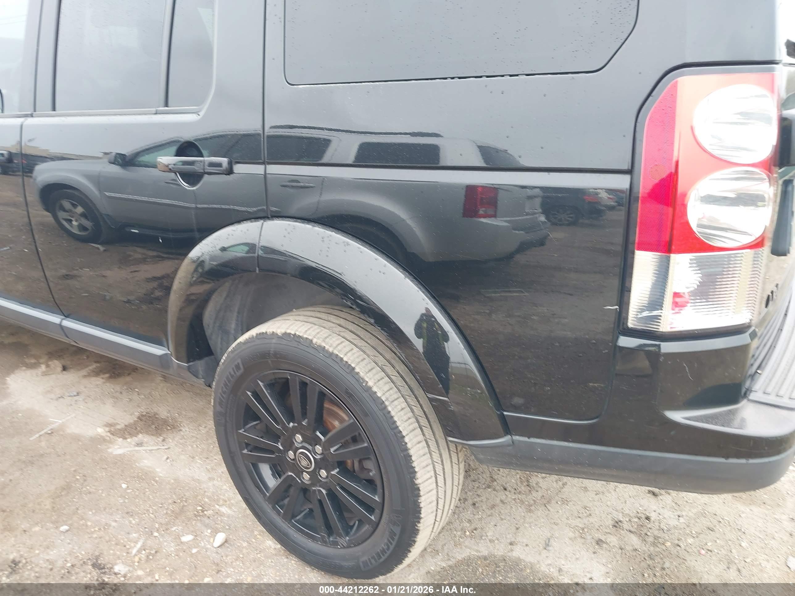 LAND ROVER image 6