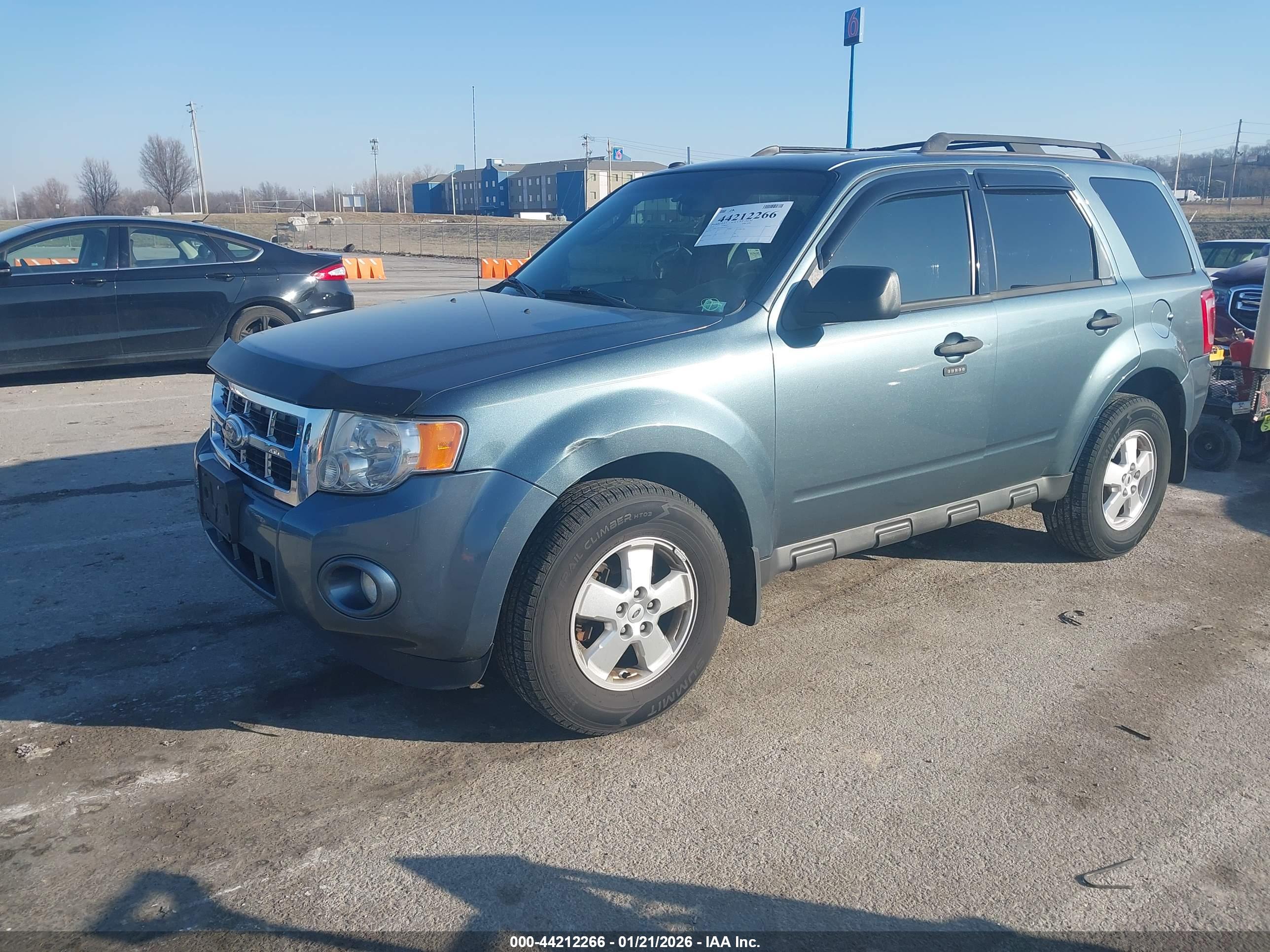 FORD ESCAPE image 2