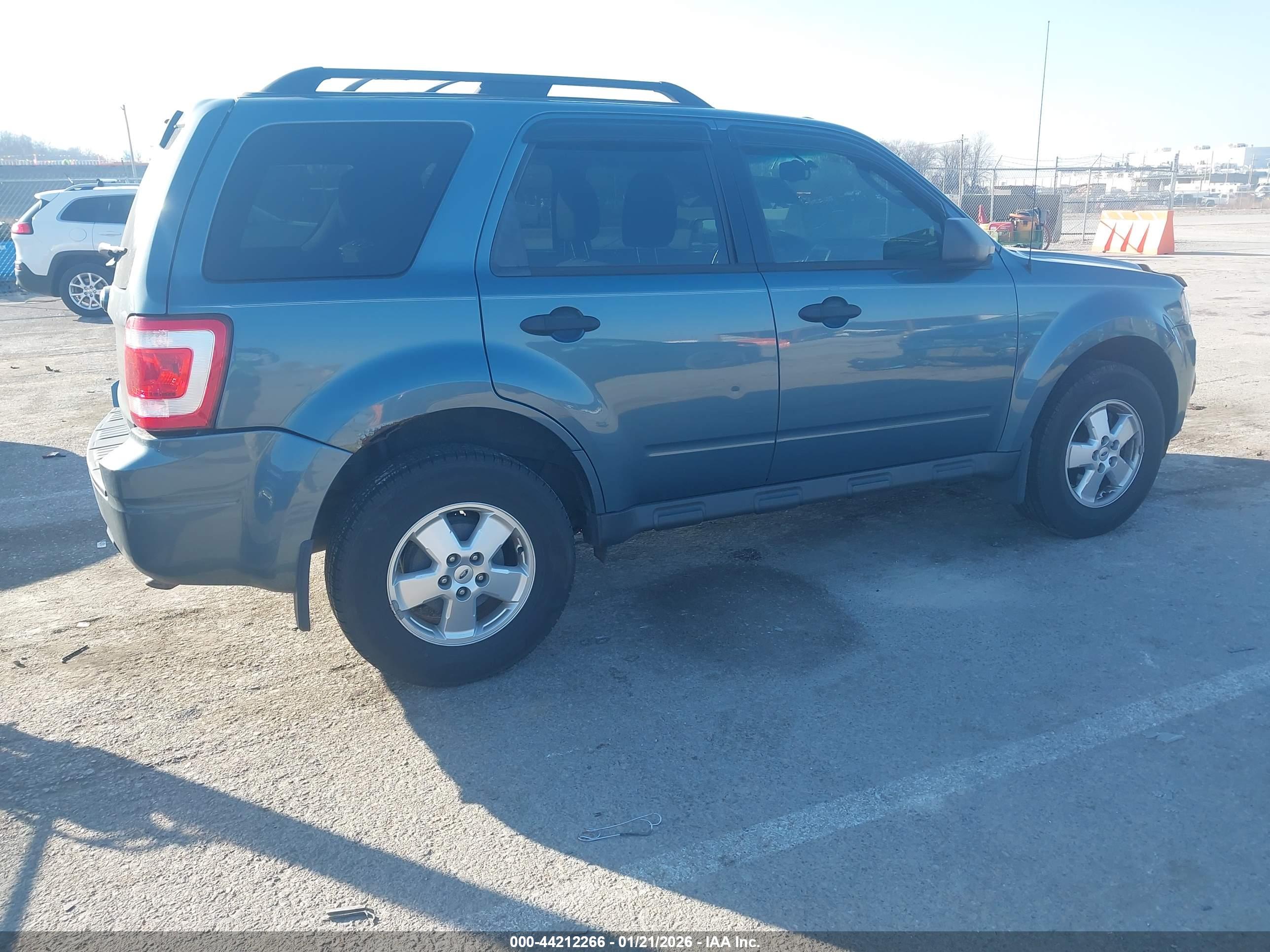 FORD ESCAPE image 4