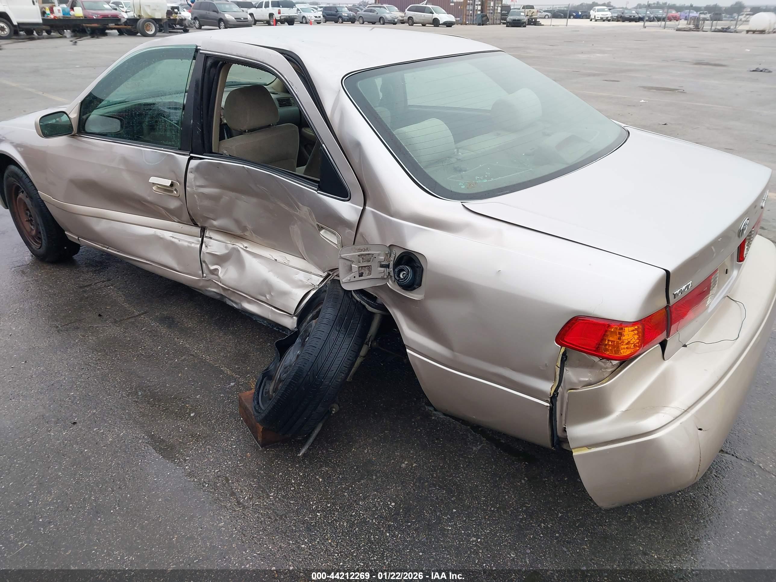 TOYOTA CAMRY image 6
