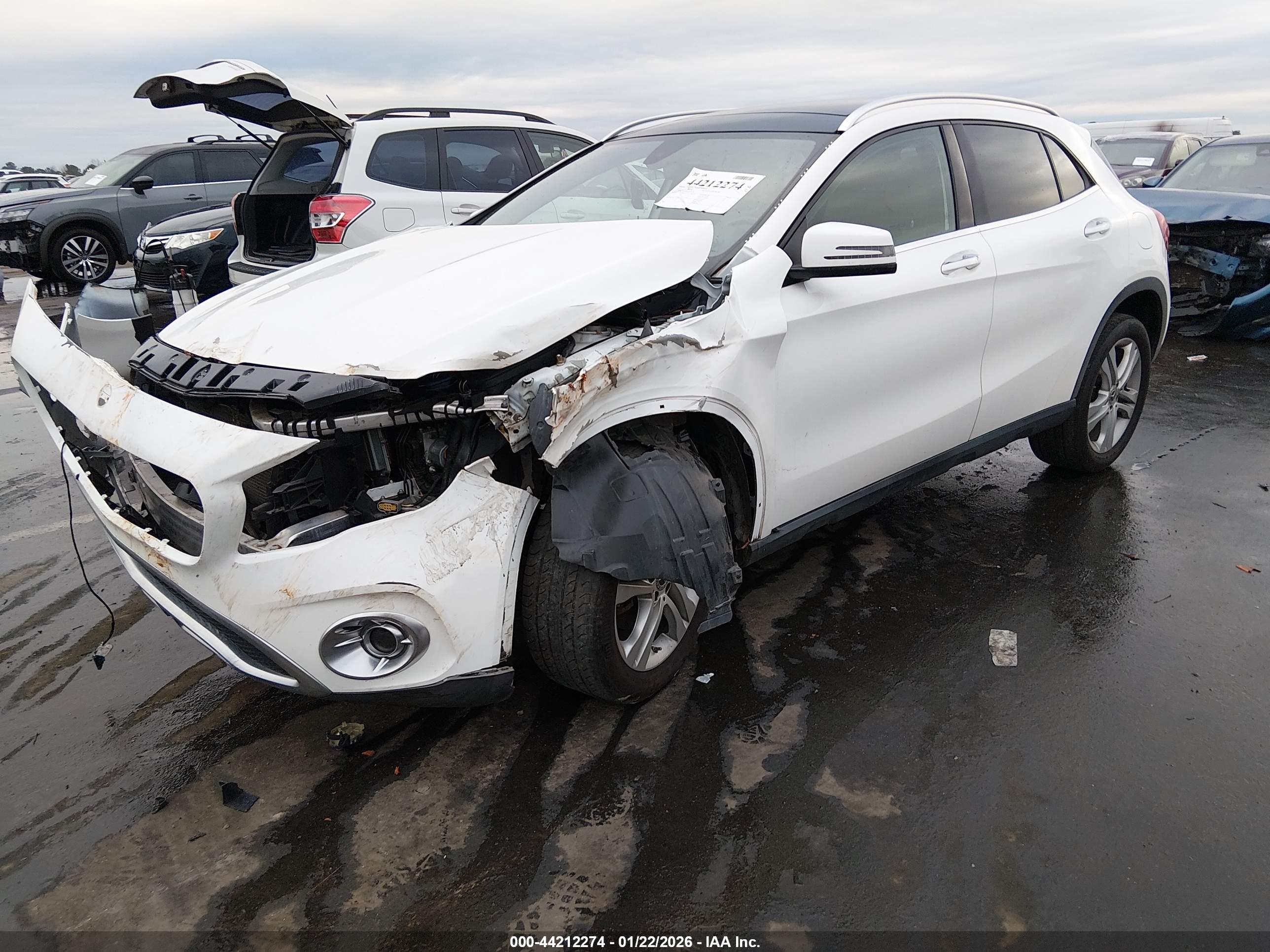 MERCEDES-BENZ GLA image 2
