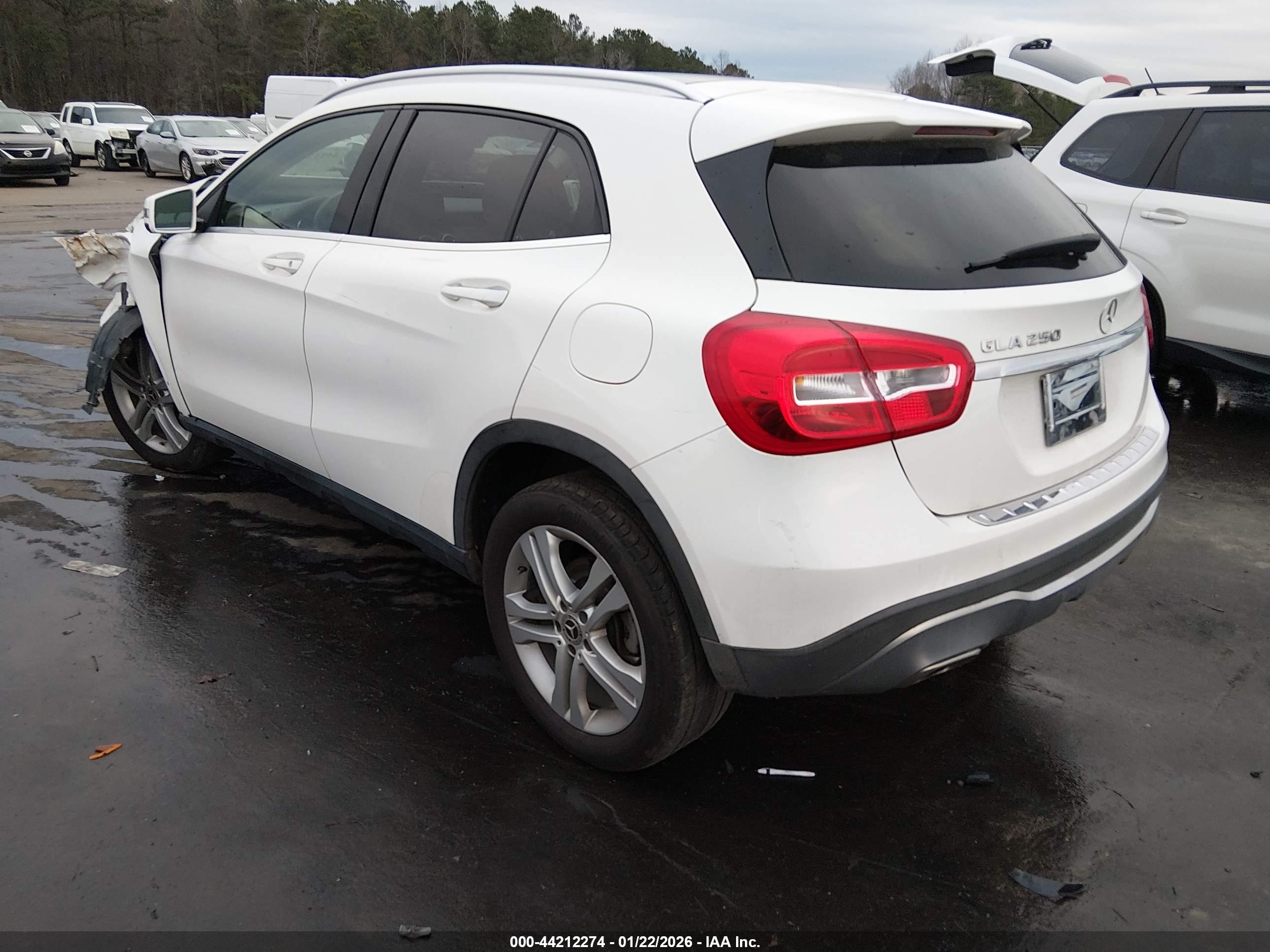 MERCEDES-BENZ GLA image 3