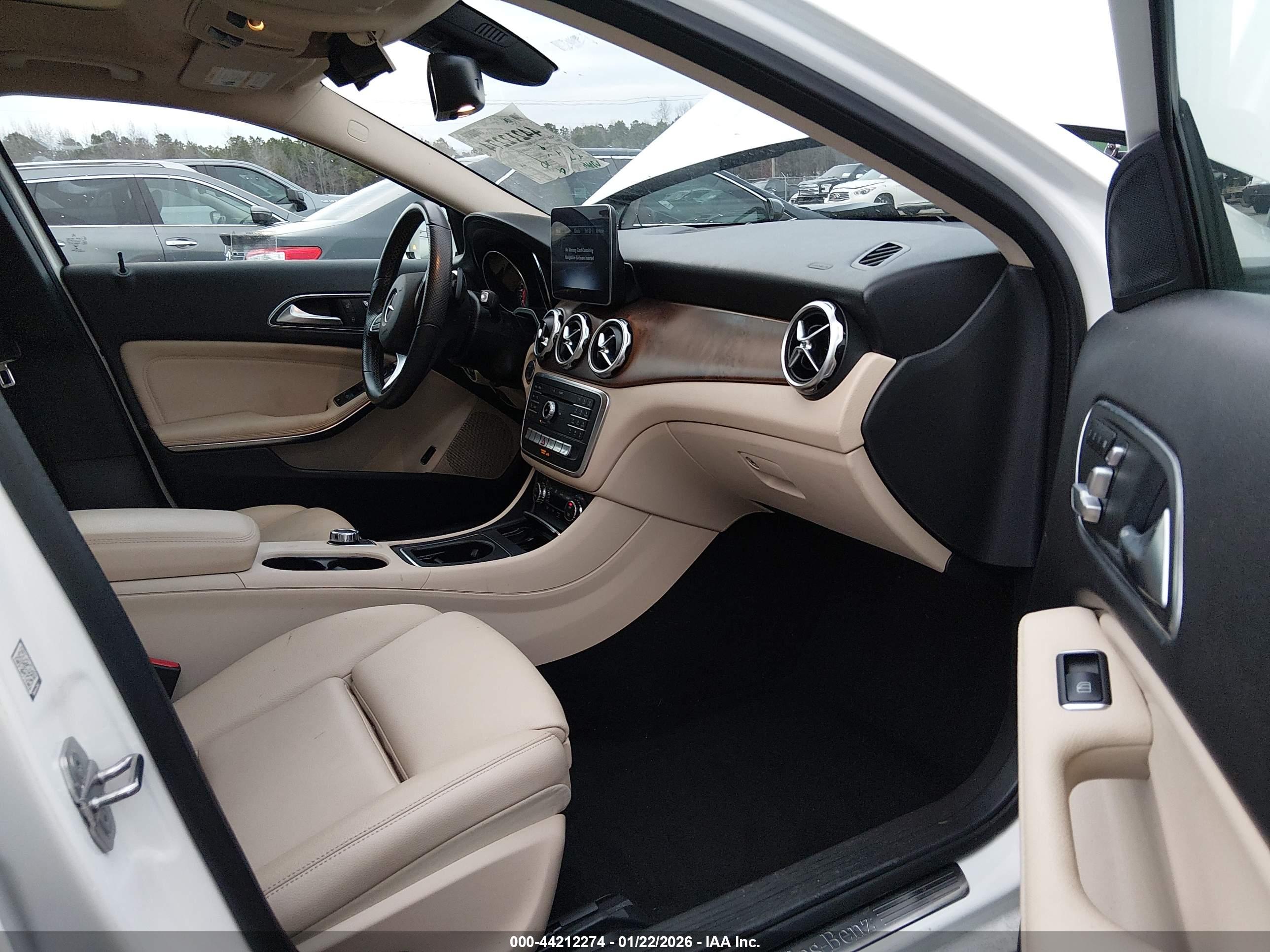 MERCEDES-BENZ GLA image 5