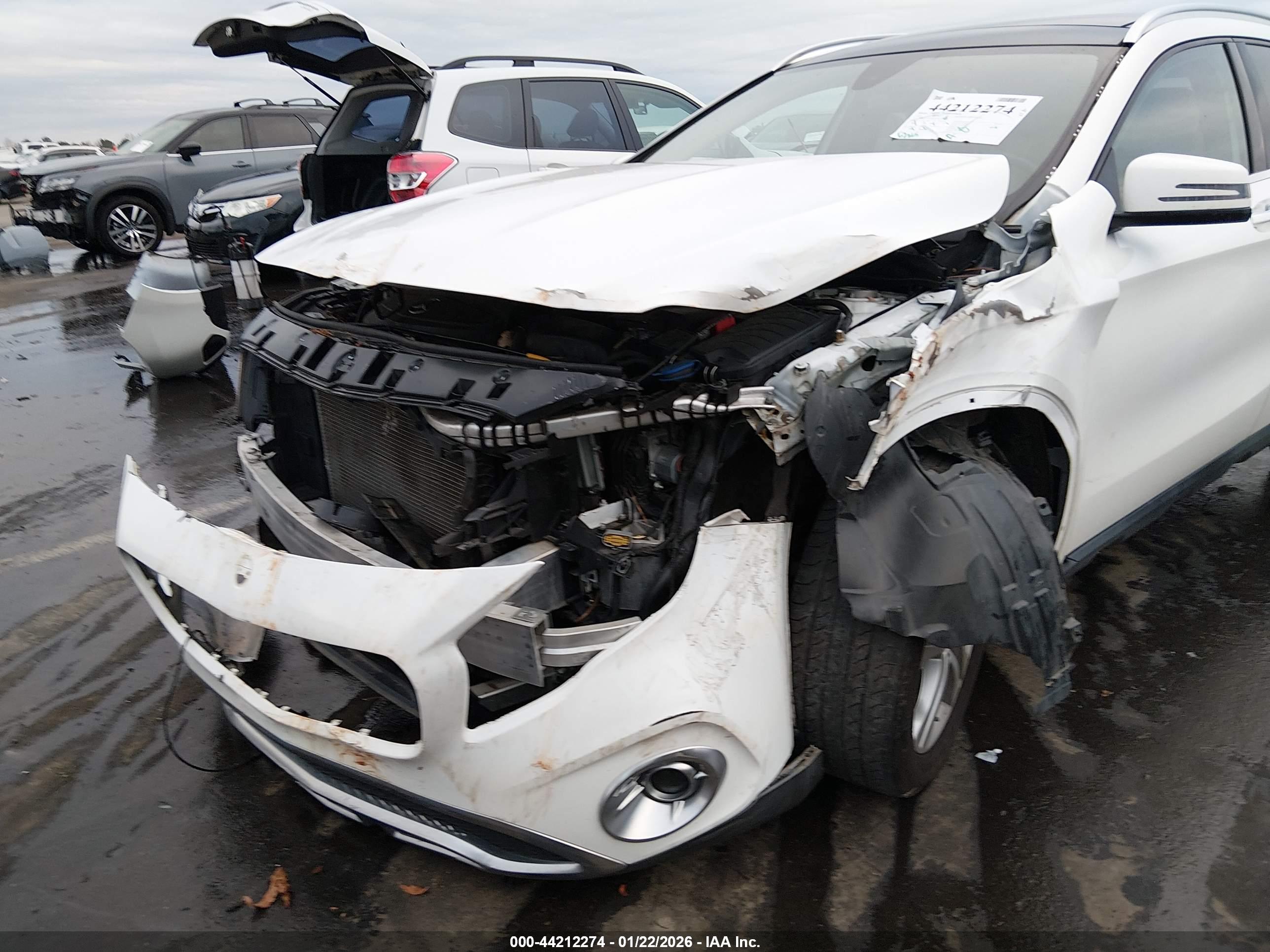 MERCEDES-BENZ GLA image 6