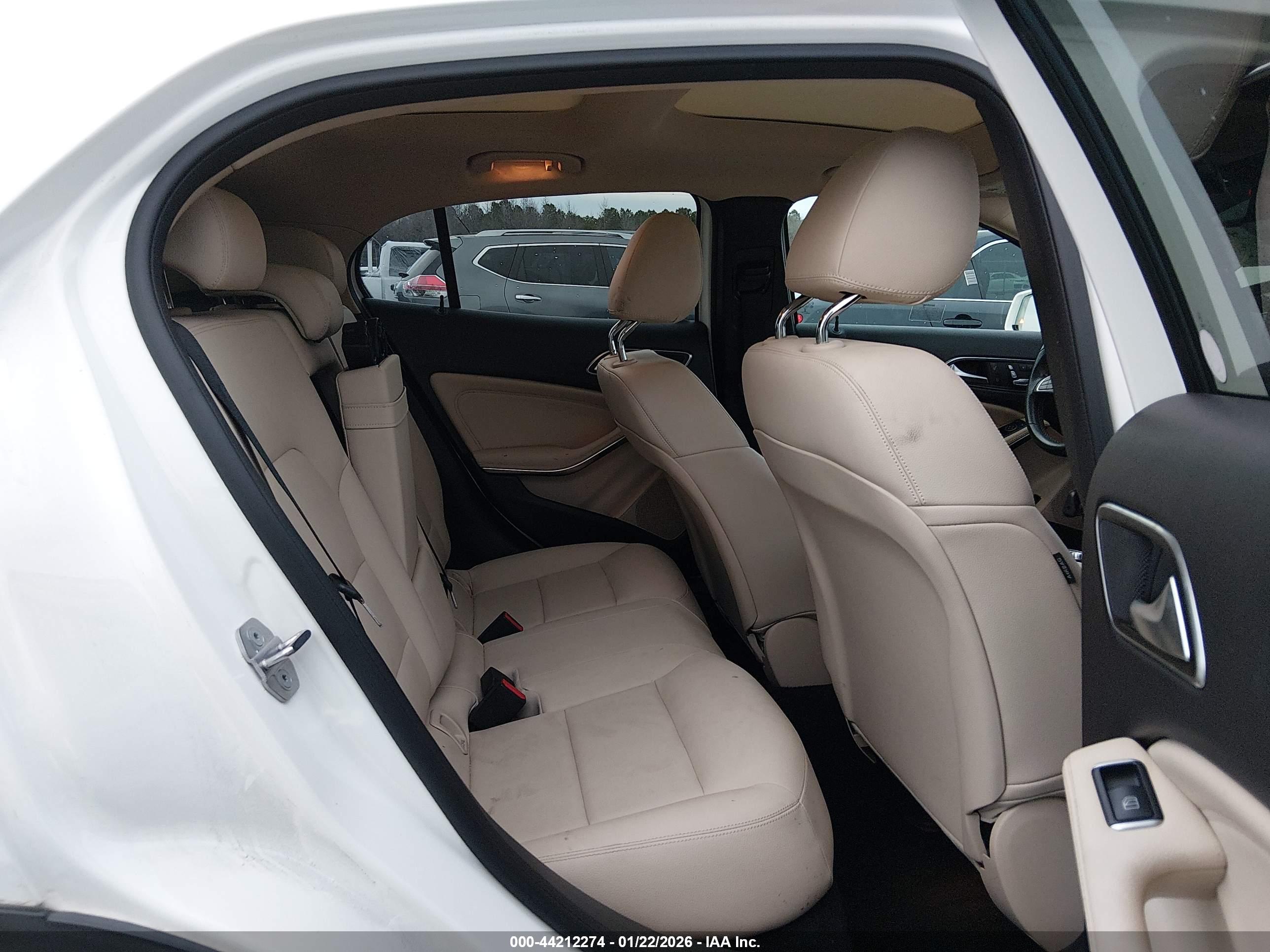 MERCEDES-BENZ GLA image 8