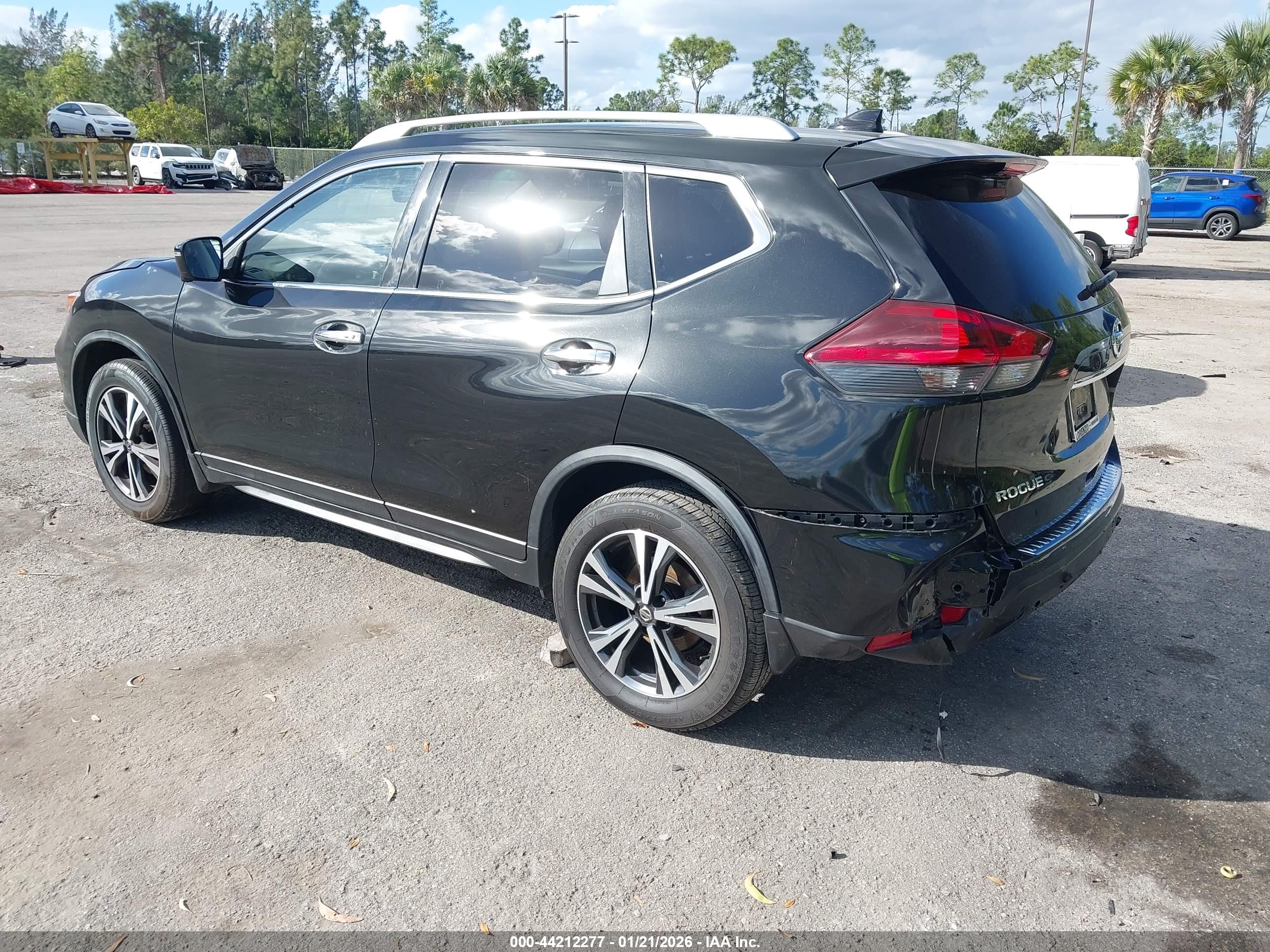 NISSAN ROGUE image 3