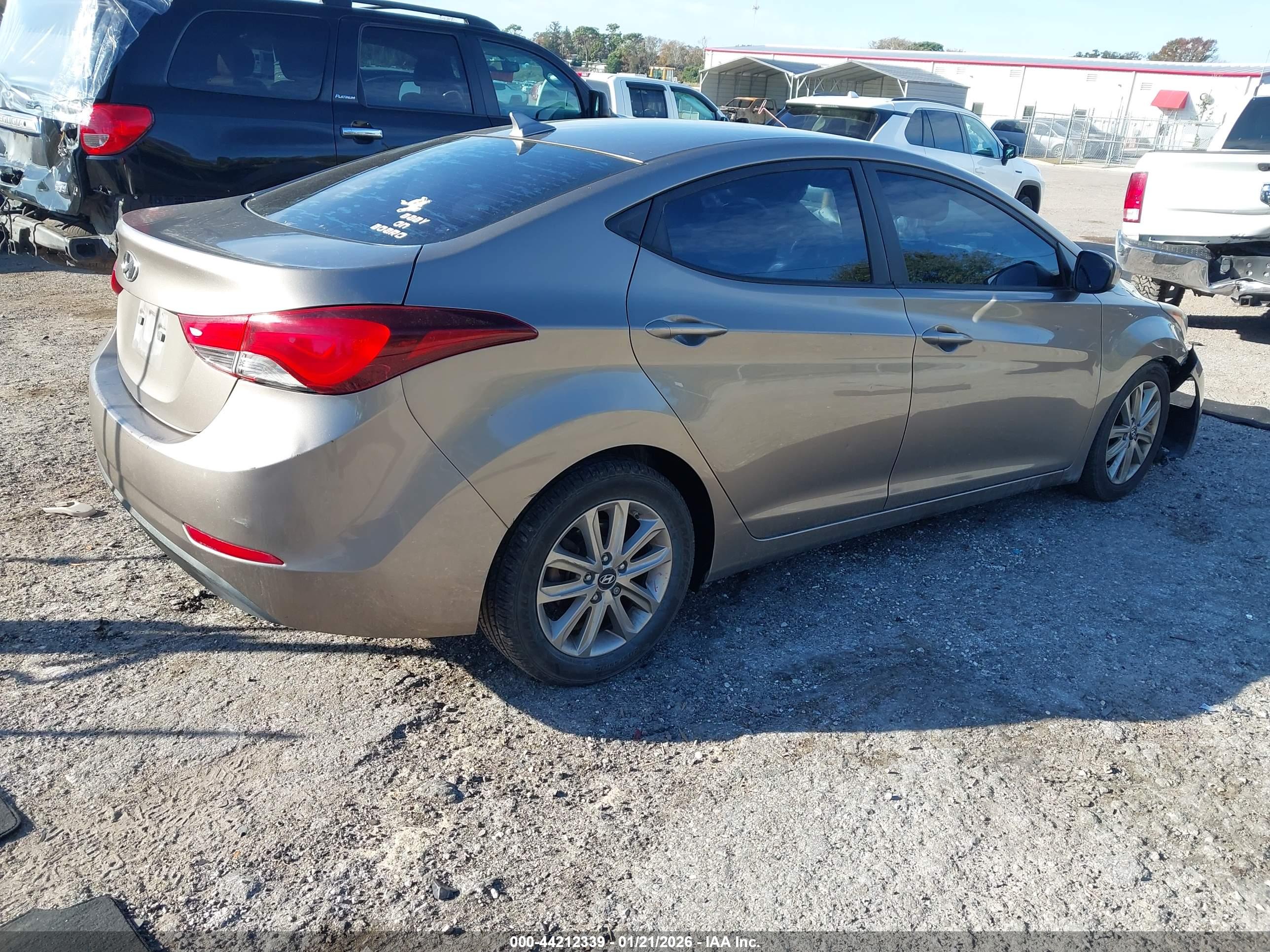 HYUNDAI ELANTRA image 4