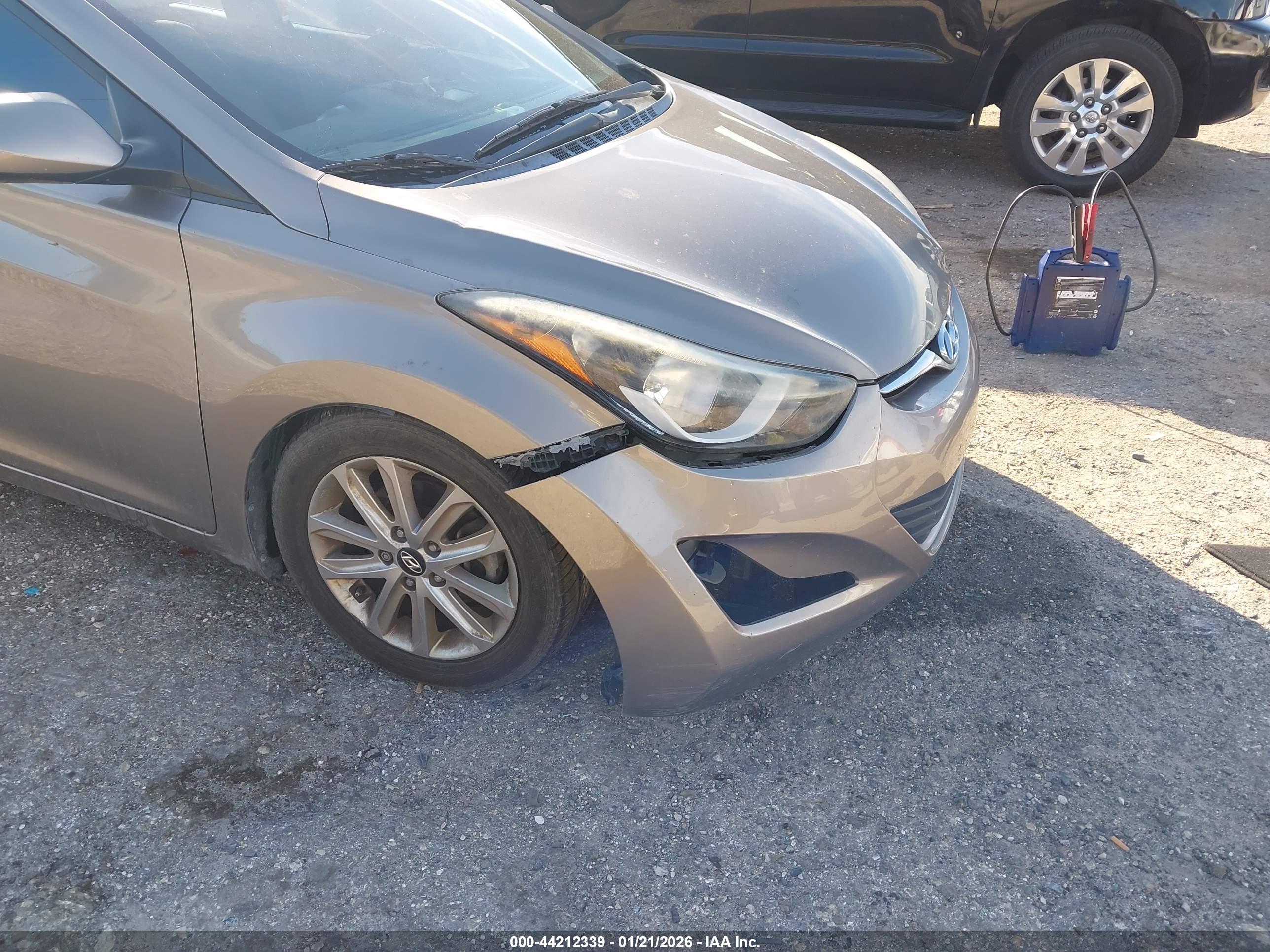 HYUNDAI ELANTRA image 6