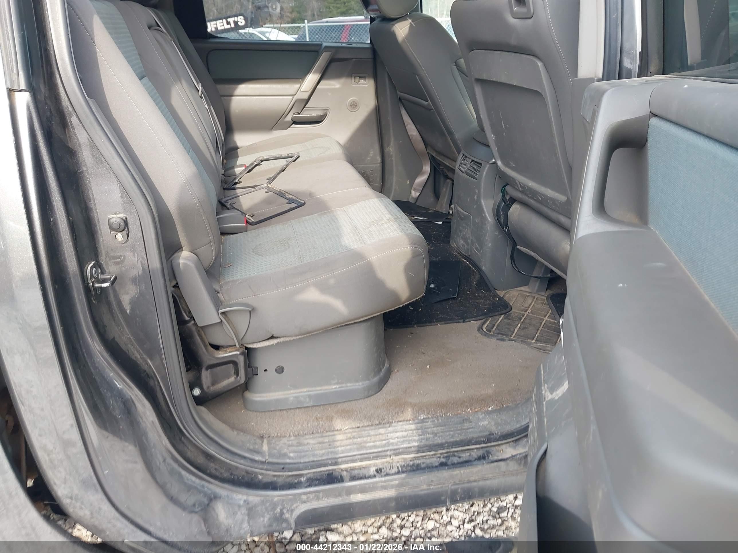 NISSAN TITAN image 8