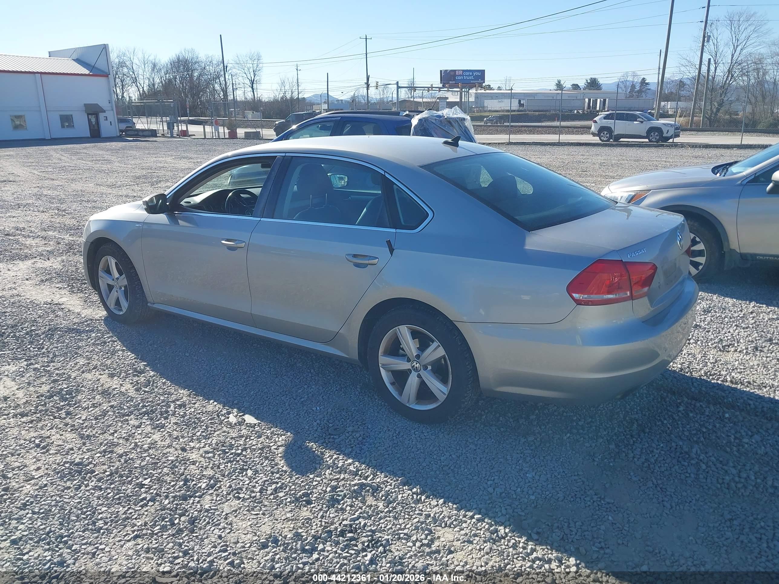 VOLKSWAGEN PASSAT image 3