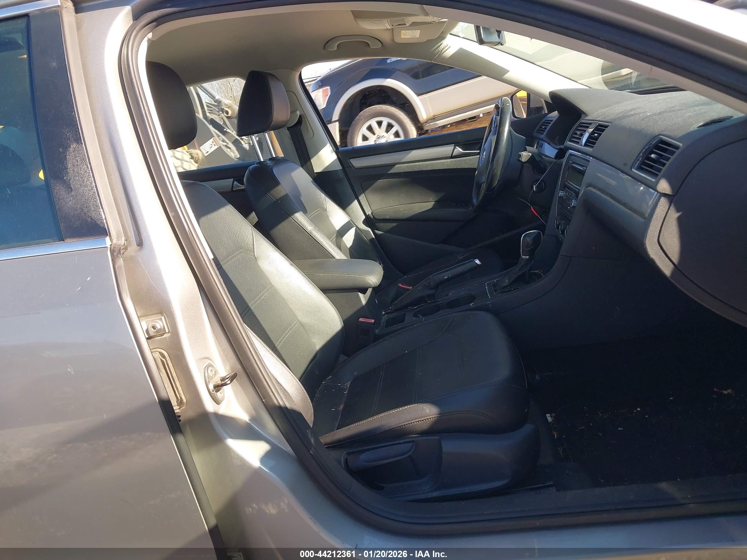 VOLKSWAGEN PASSAT image 5