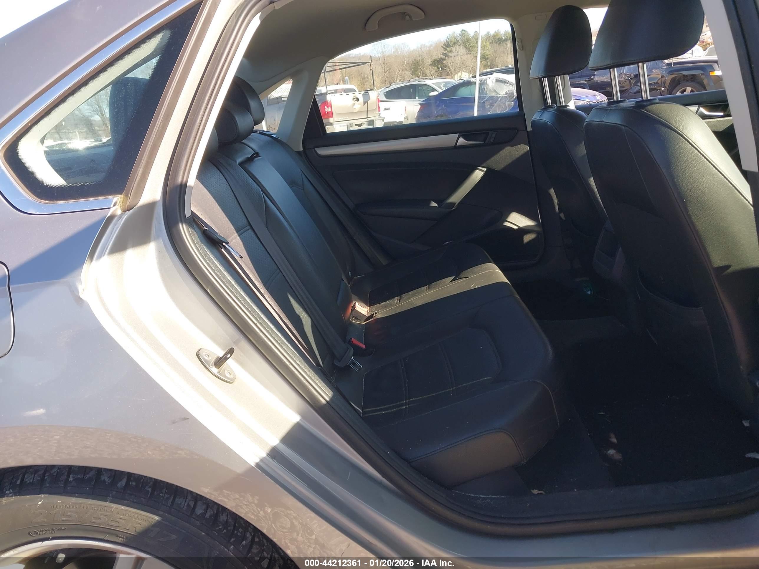 VOLKSWAGEN PASSAT image 8