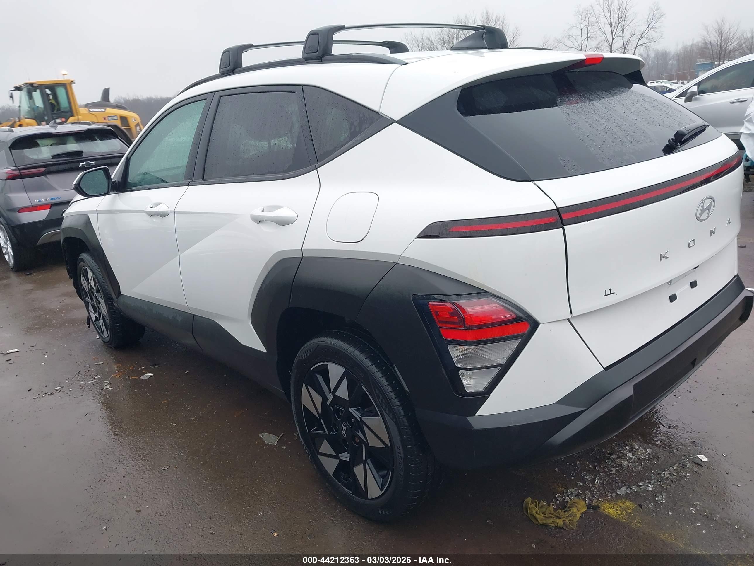 HYUNDAI KONA image 3