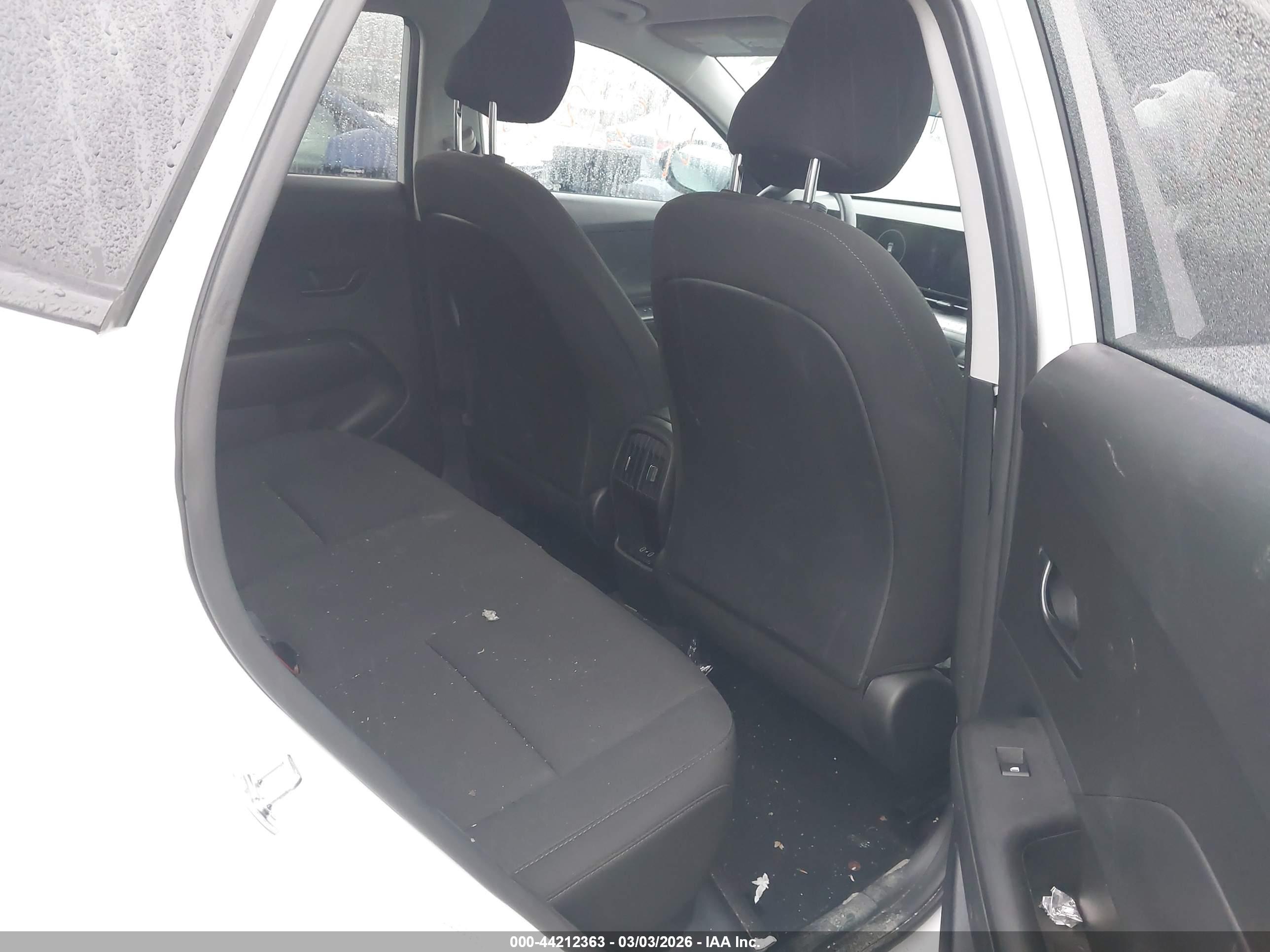HYUNDAI KONA image 8
