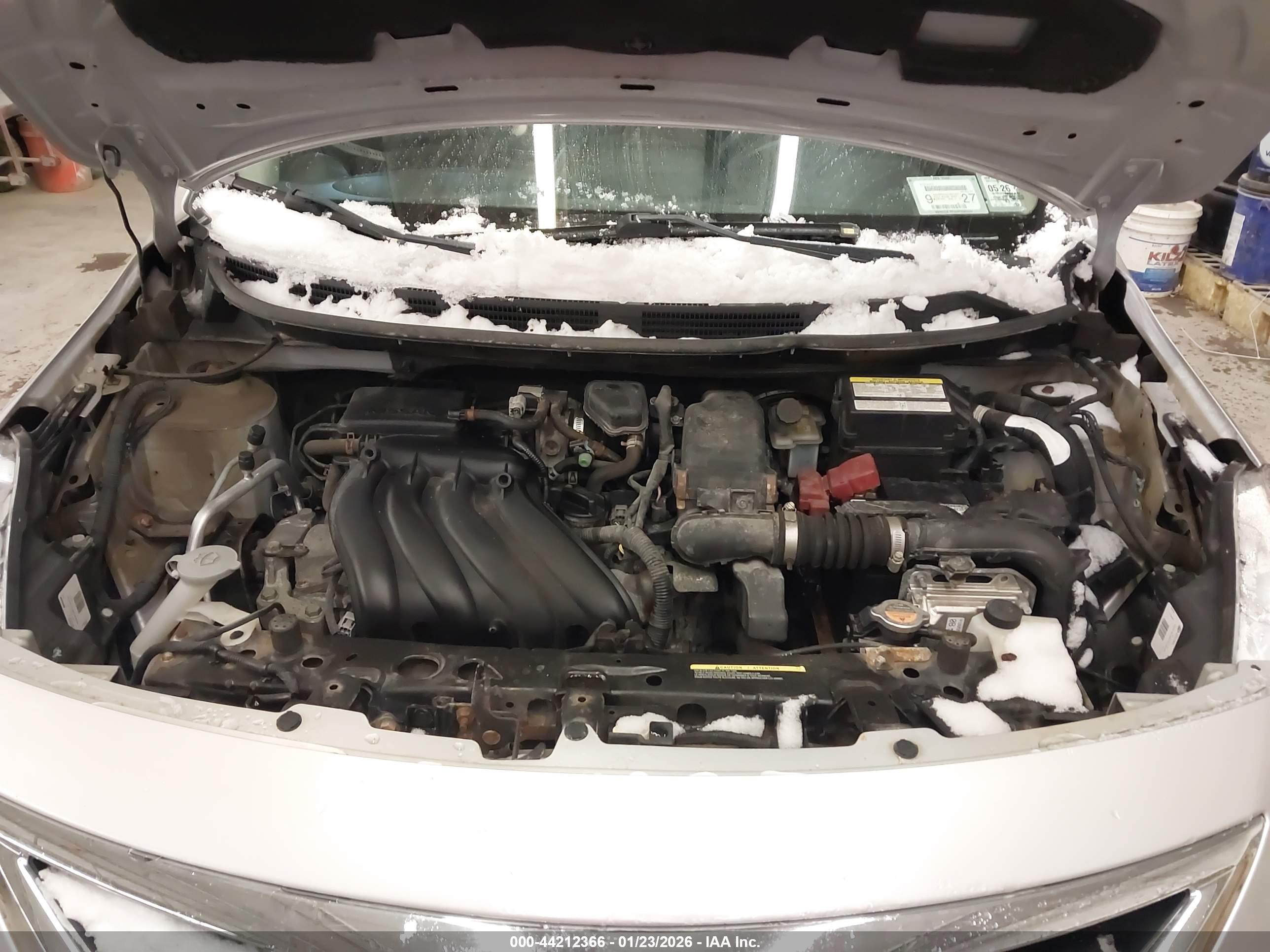 NISSAN VERSA image 10