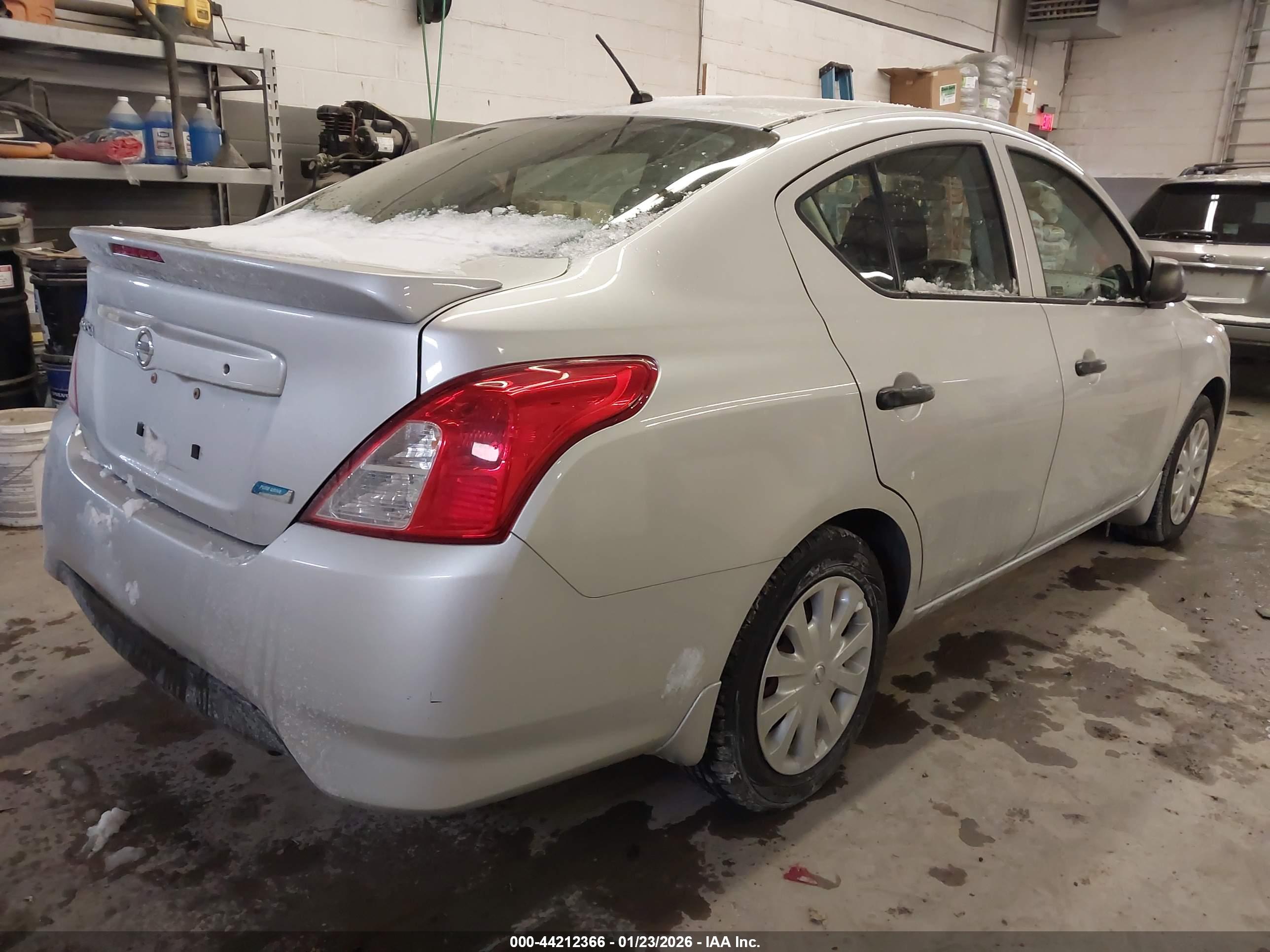 NISSAN VERSA image 4