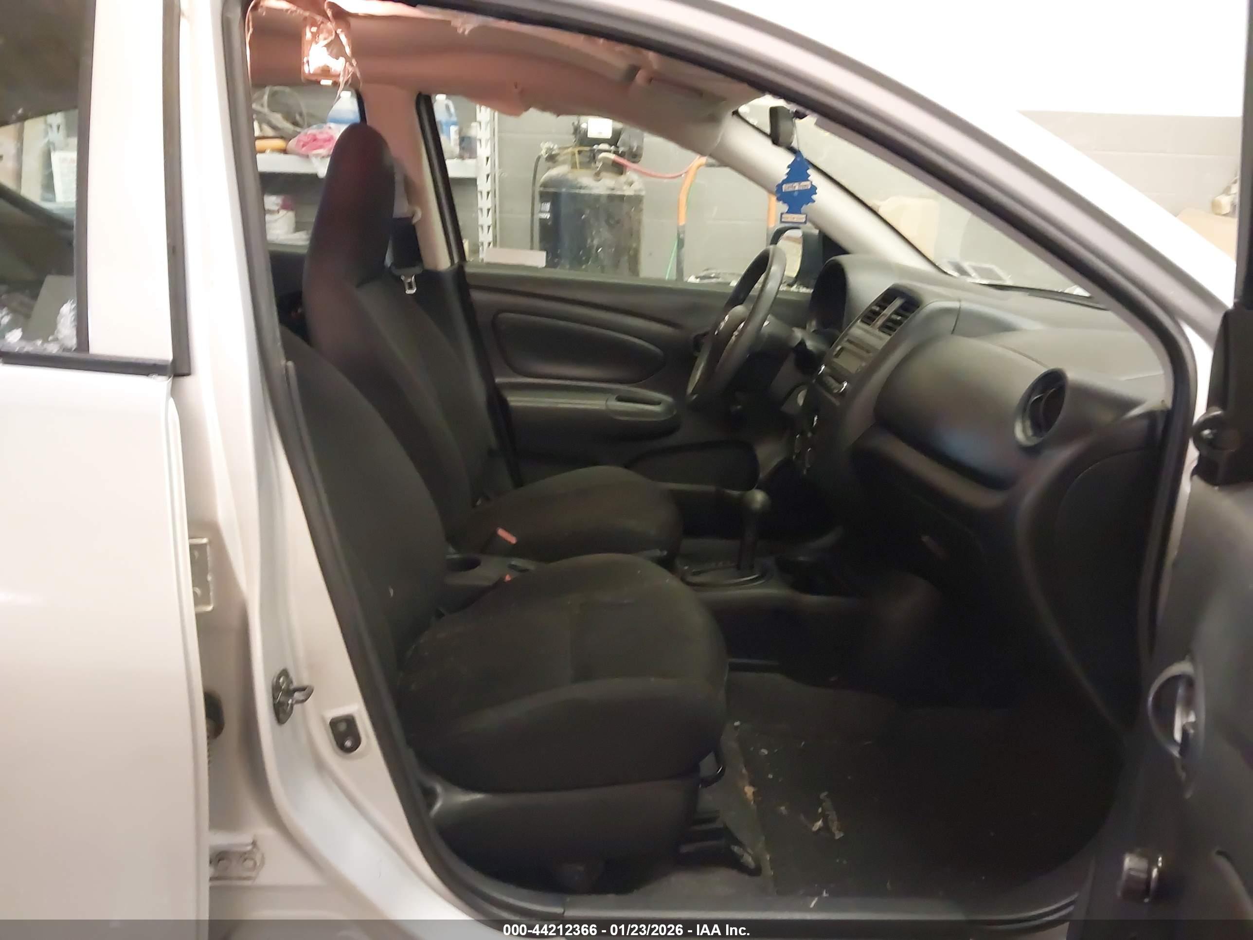 NISSAN VERSA image 5