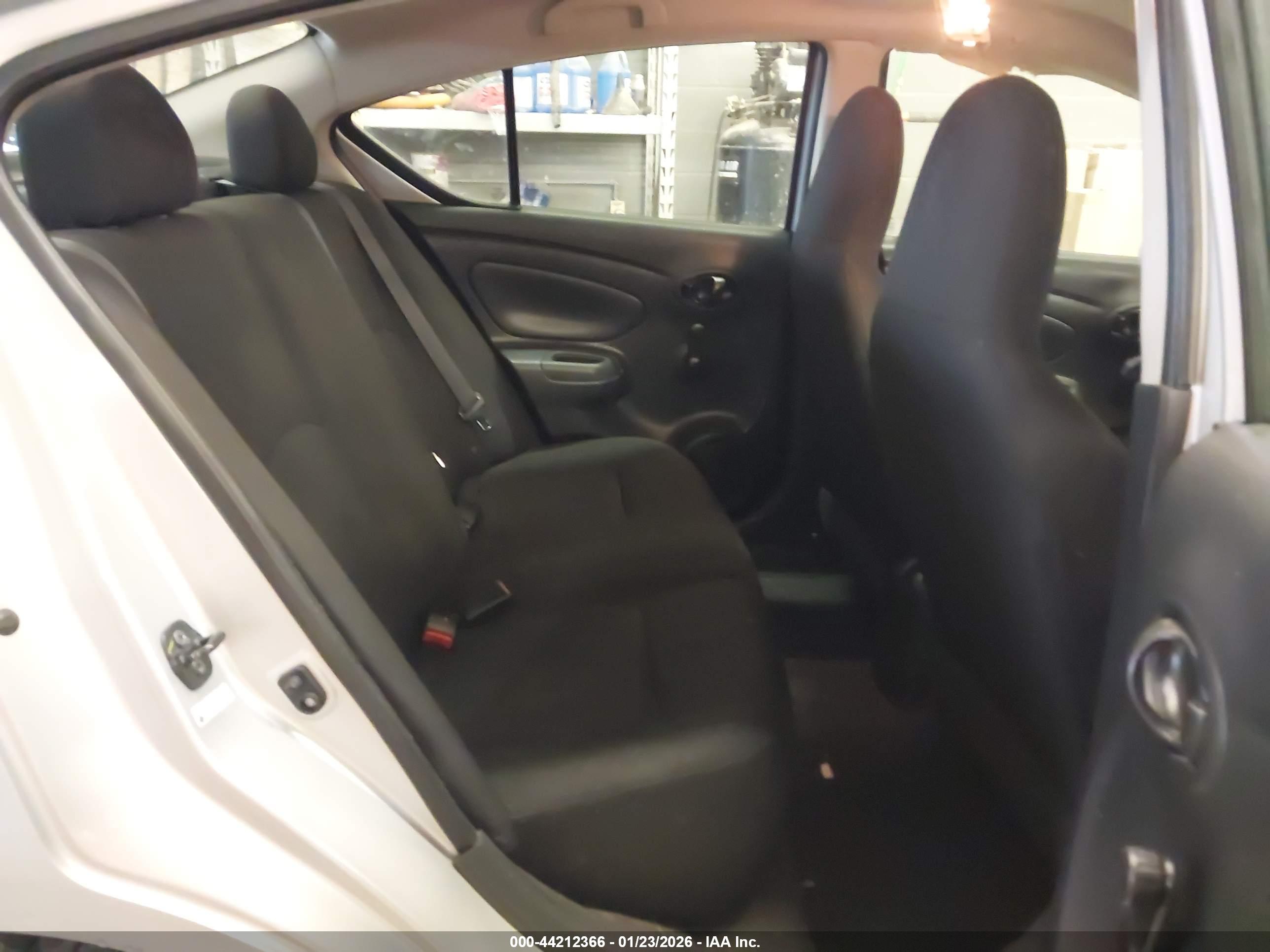 NISSAN VERSA image 8
