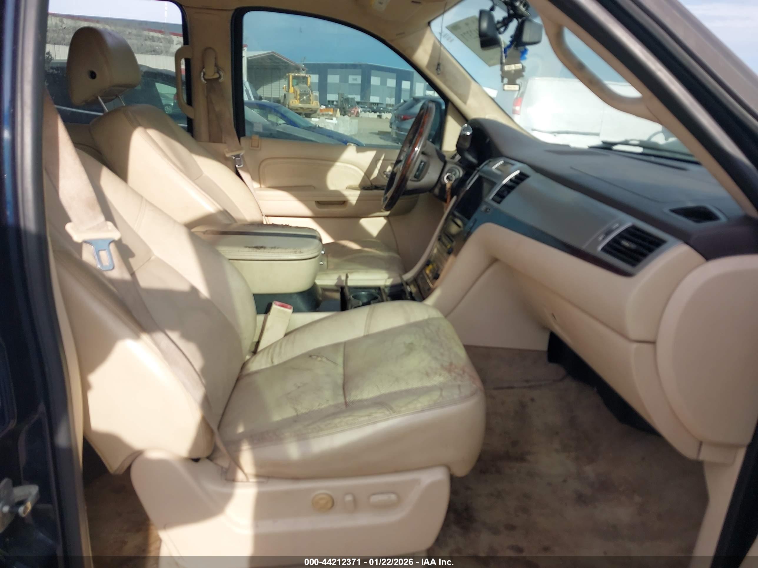 CADILLAC ESCALADE image 5