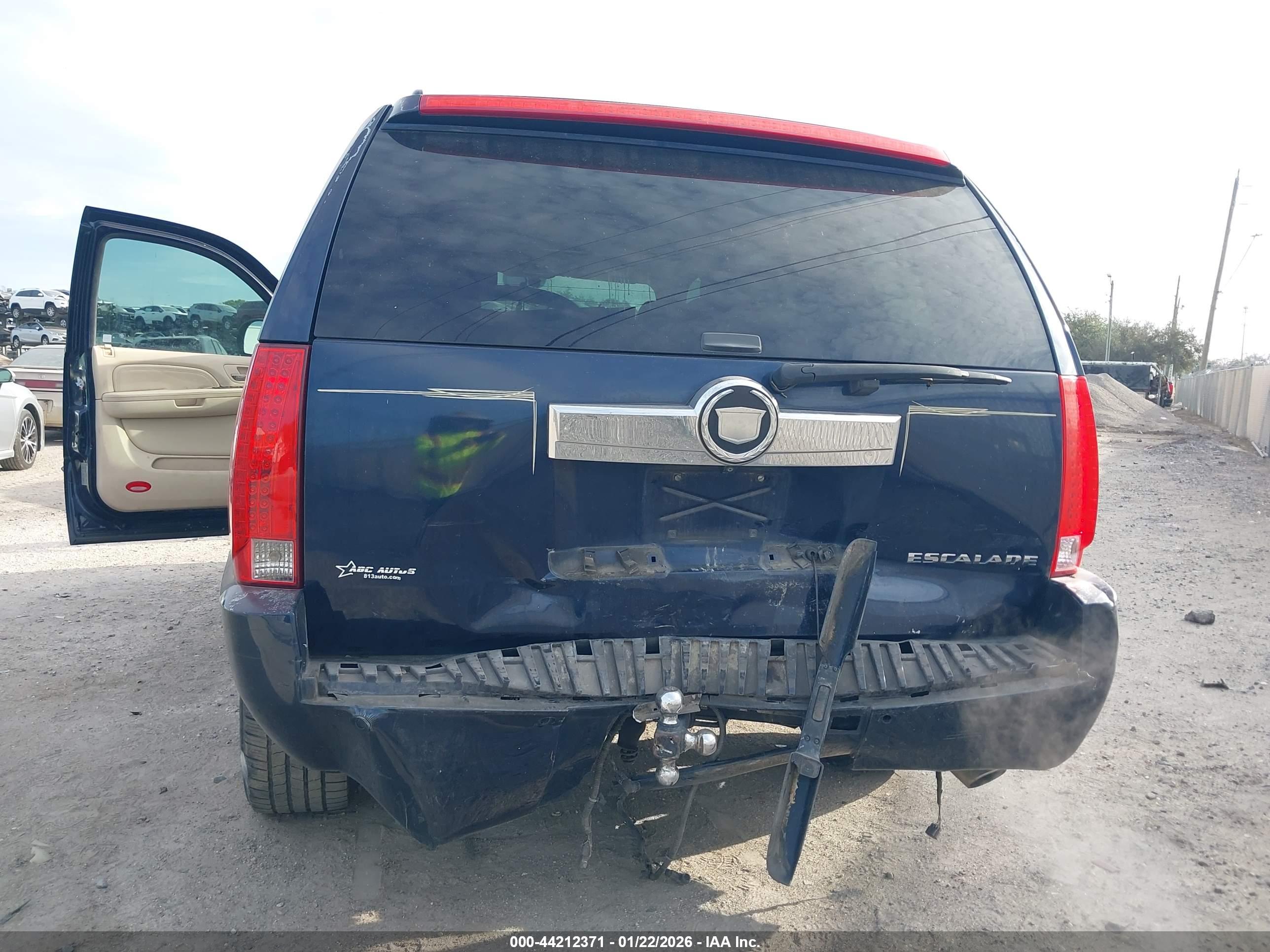 CADILLAC ESCALADE image 6