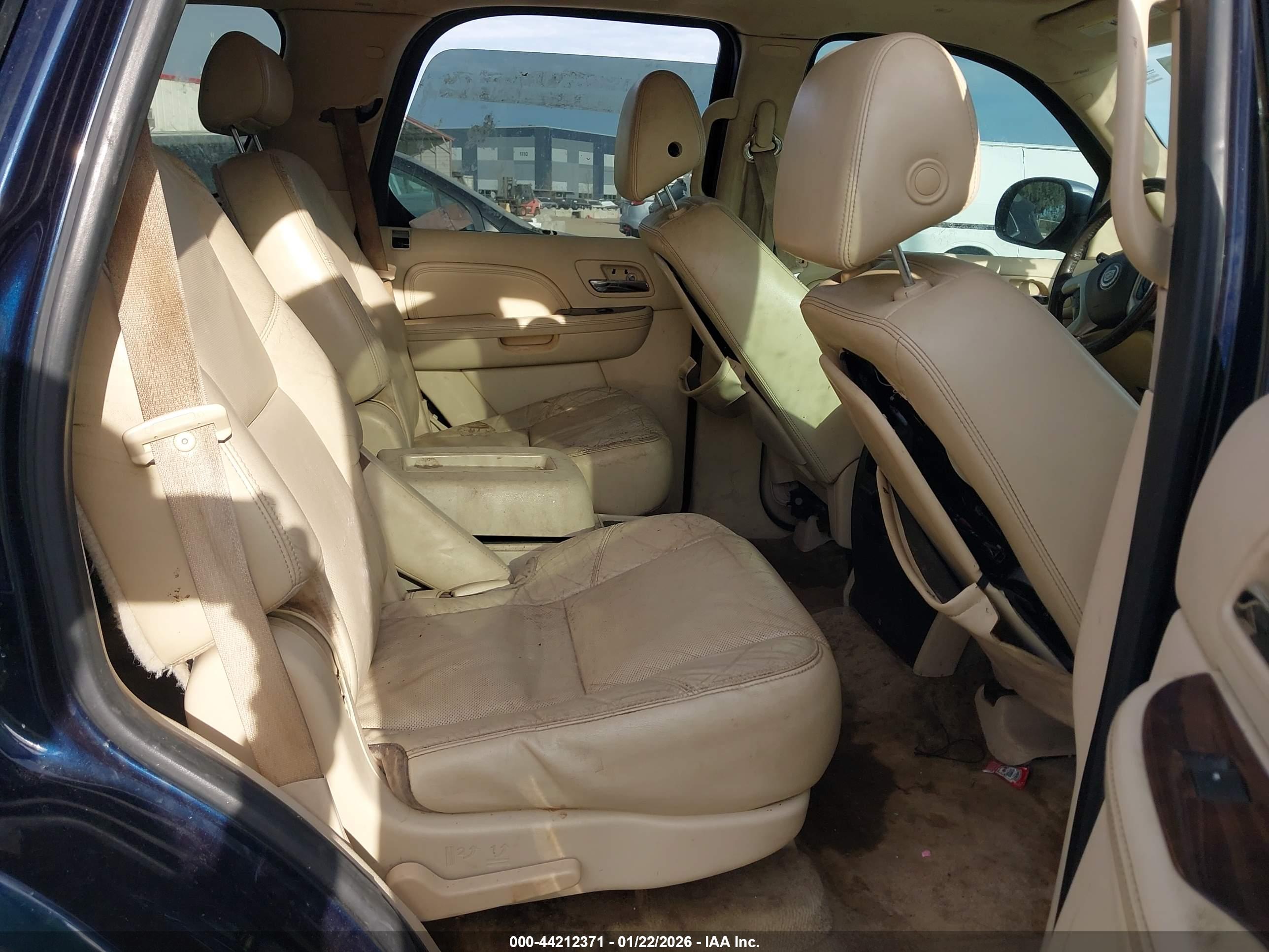 CADILLAC ESCALADE image 8