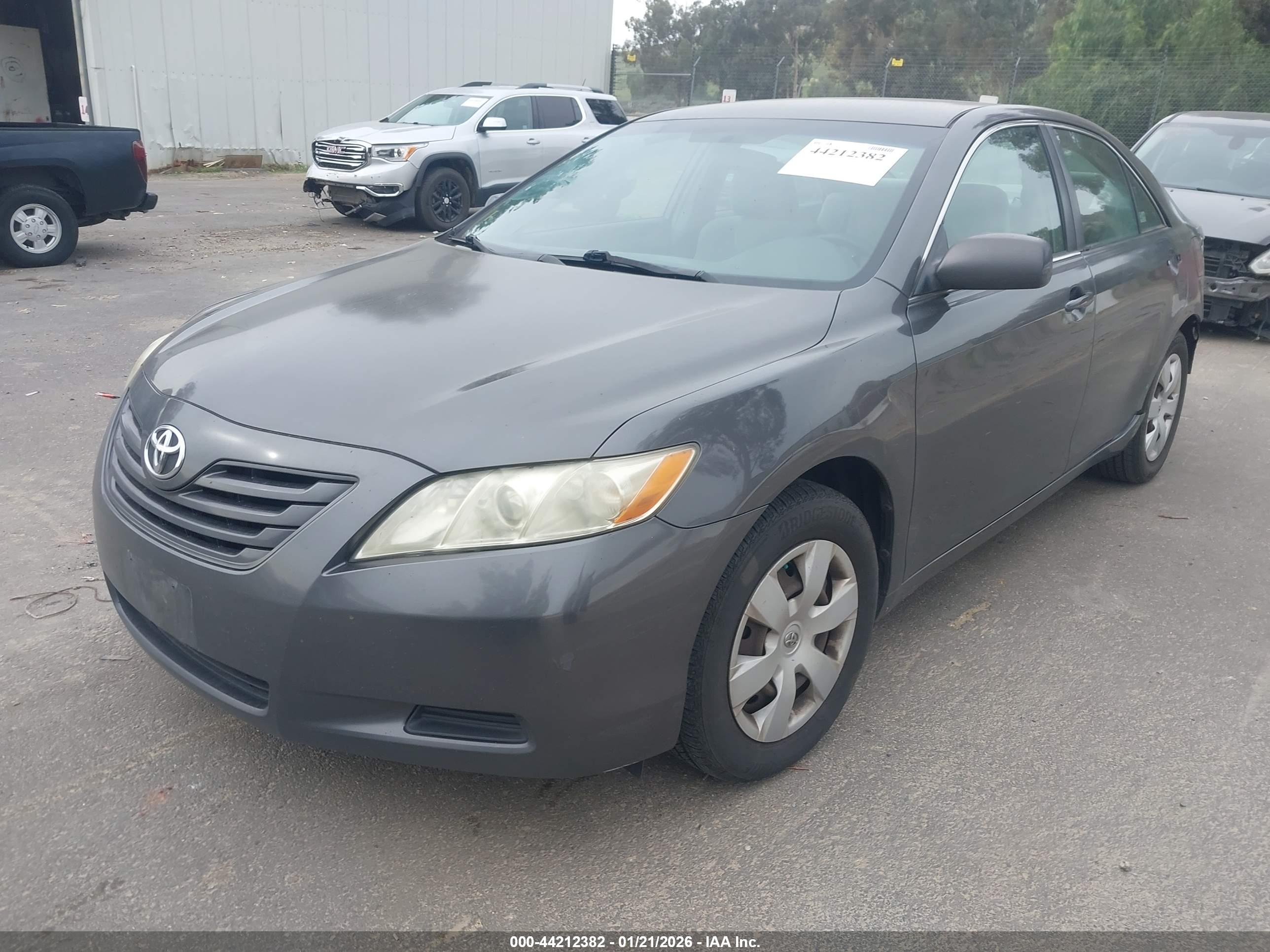 TOYOTA CAMRY image 2