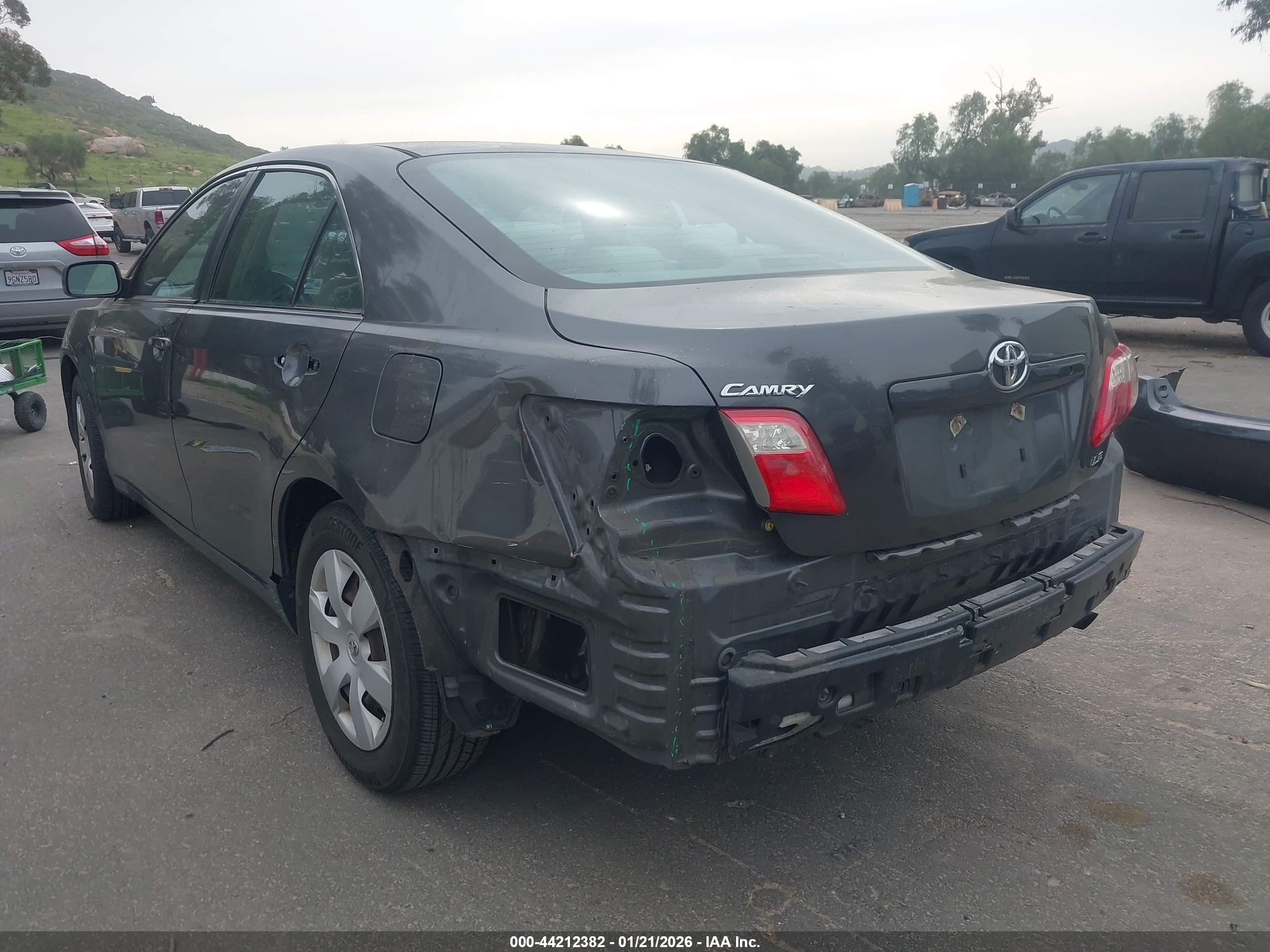 TOYOTA CAMRY image 3